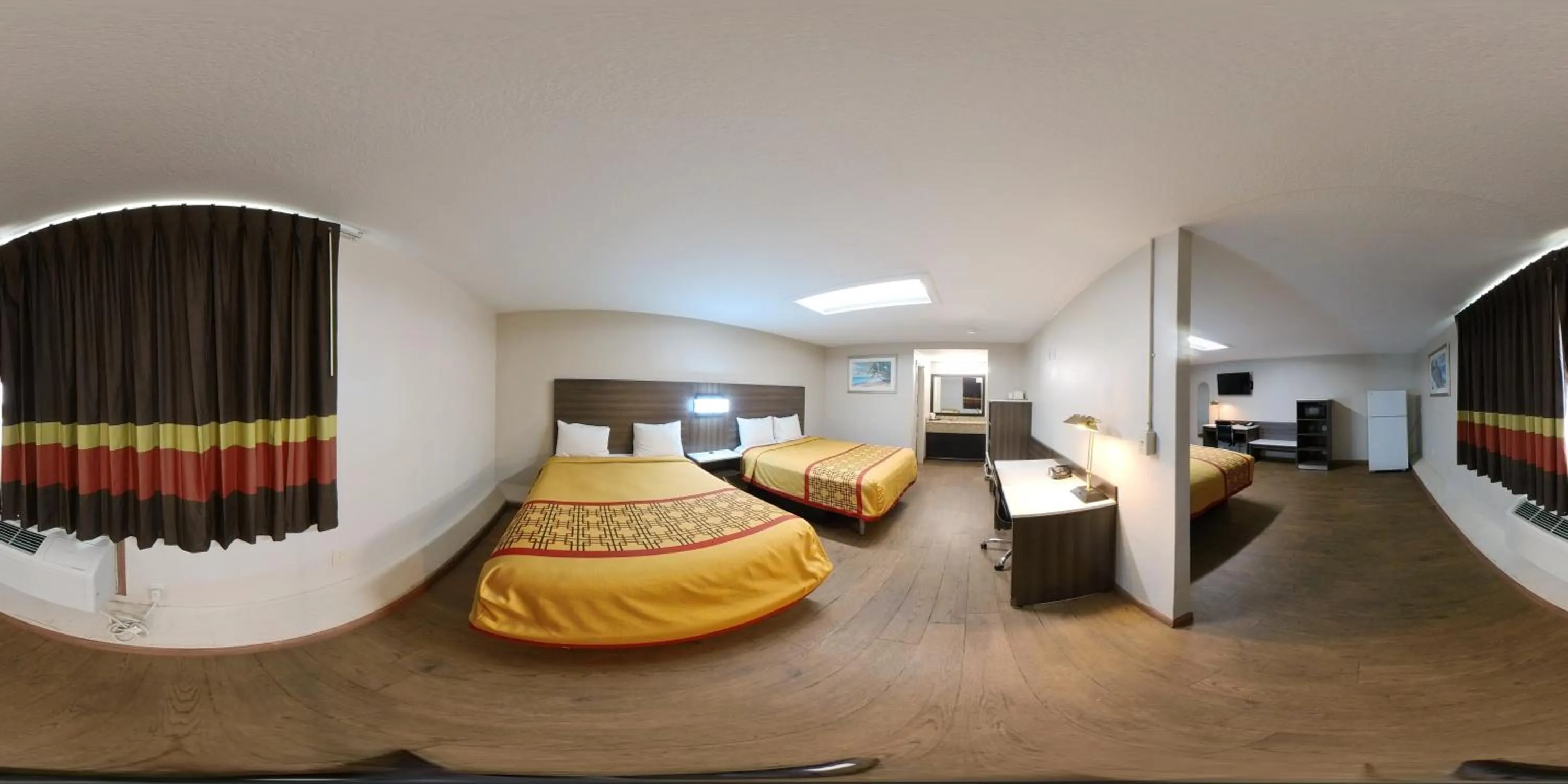 Photo of the whole room, Bed in Guest Inn Rogers