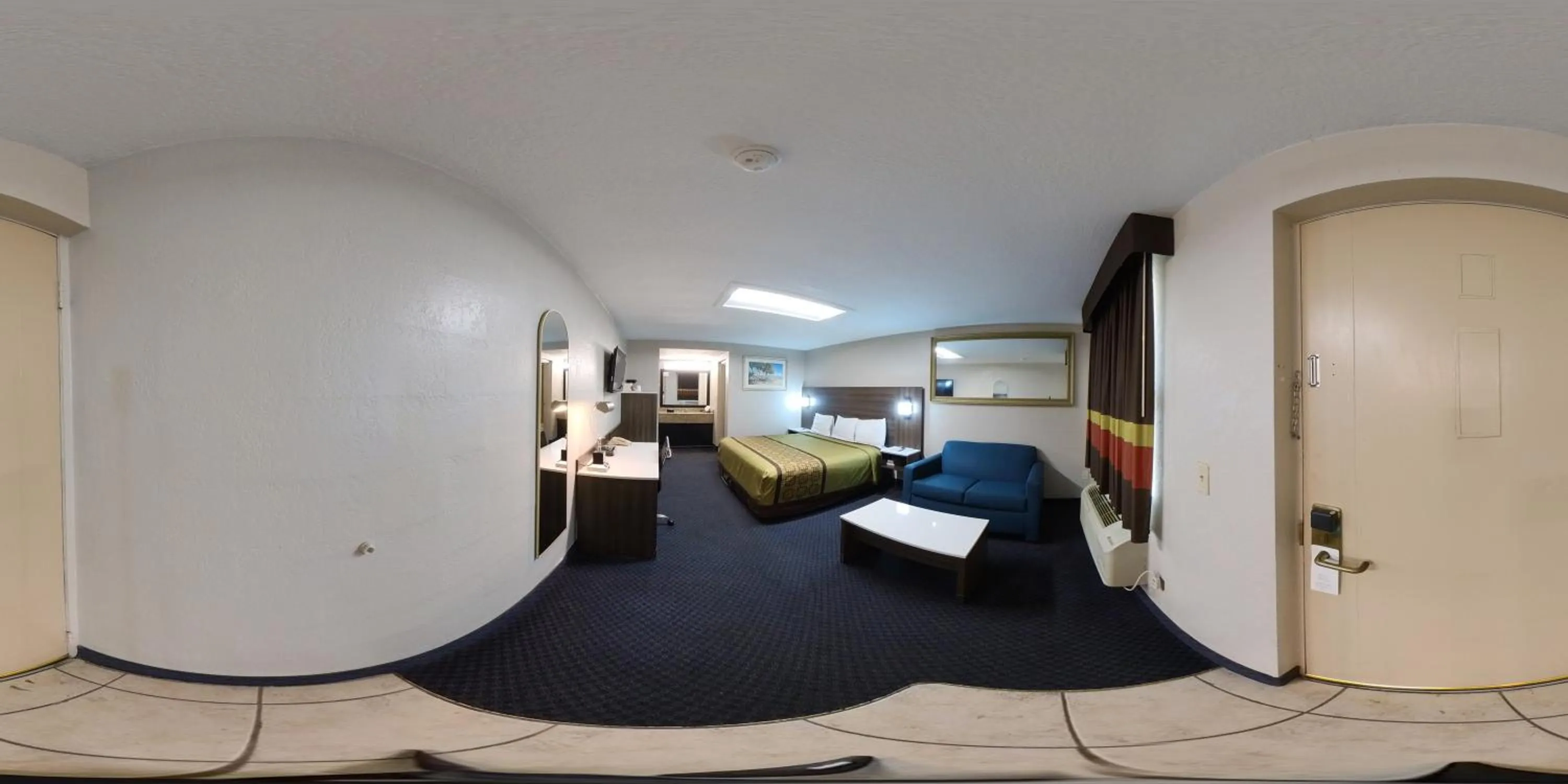 Photo of the whole room, Bed in Guest Inn Rogers