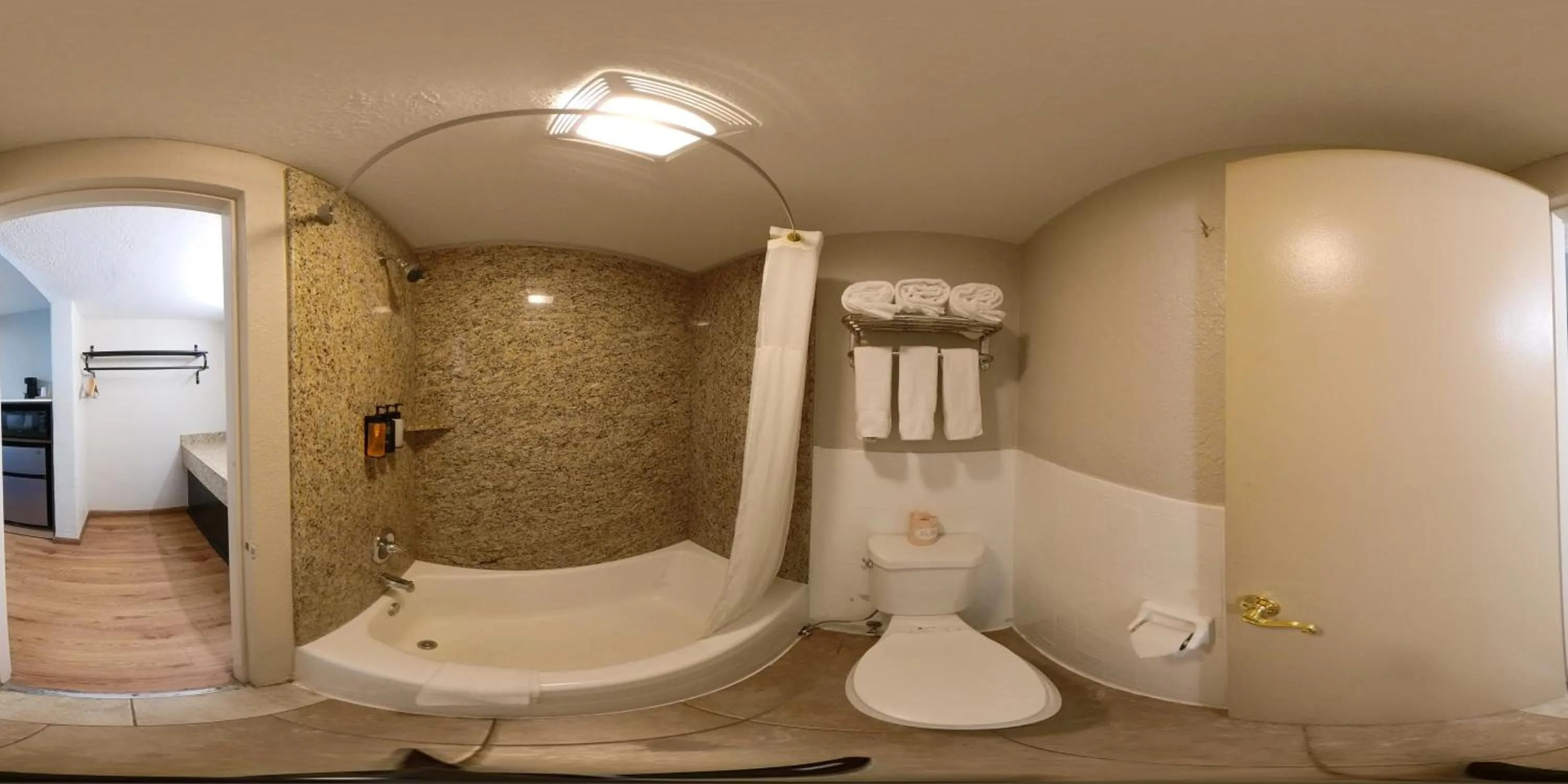 Bathroom in Guest Inn Rogers