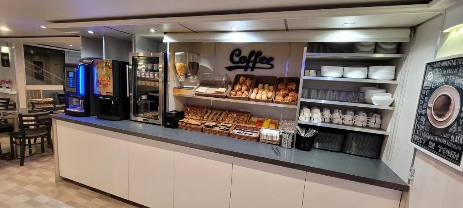 Breakfast in Fasthotel Roissy - Saint-Witz