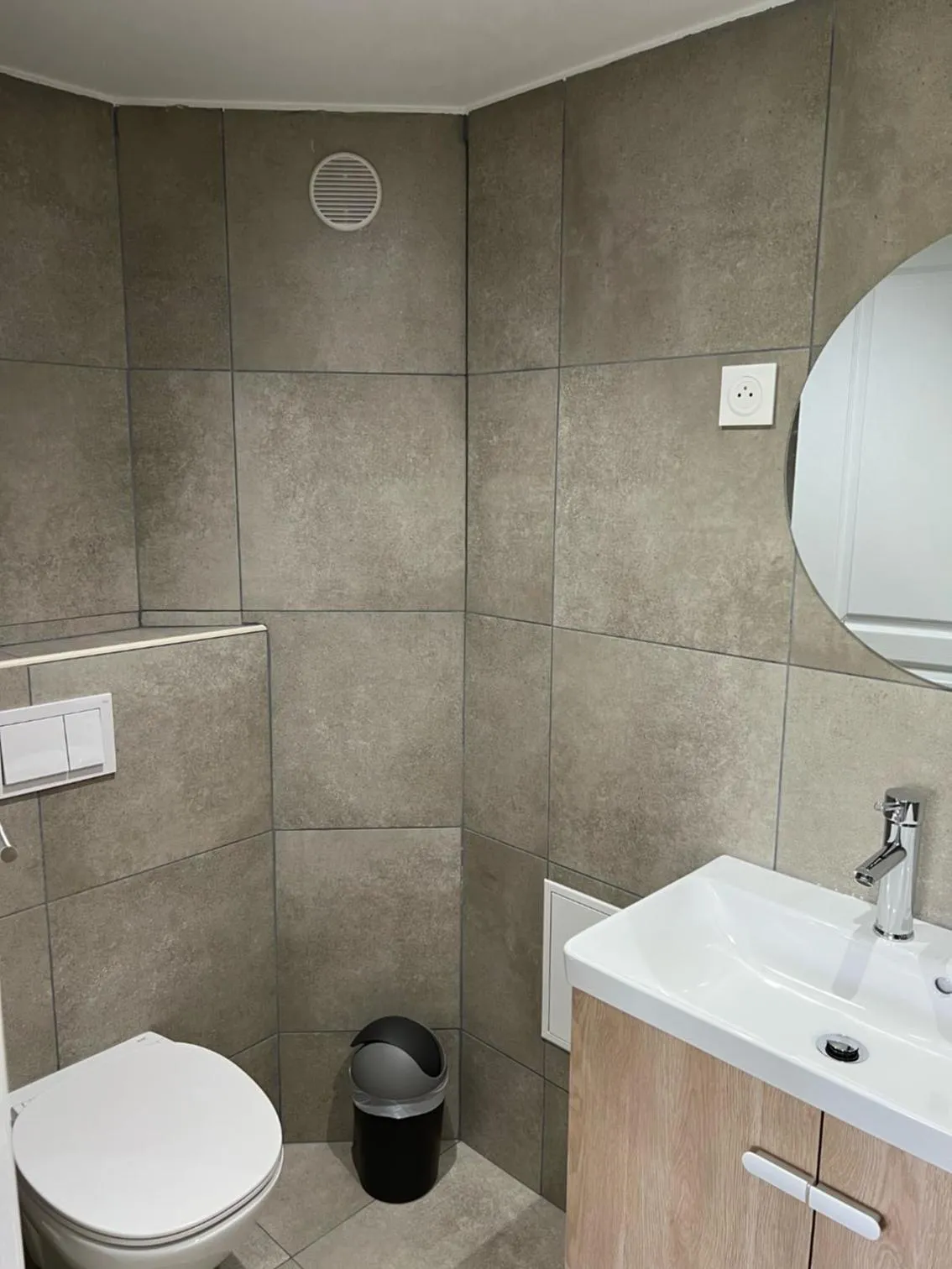 Toilet in Fasthotel Roissy - Saint-Witz