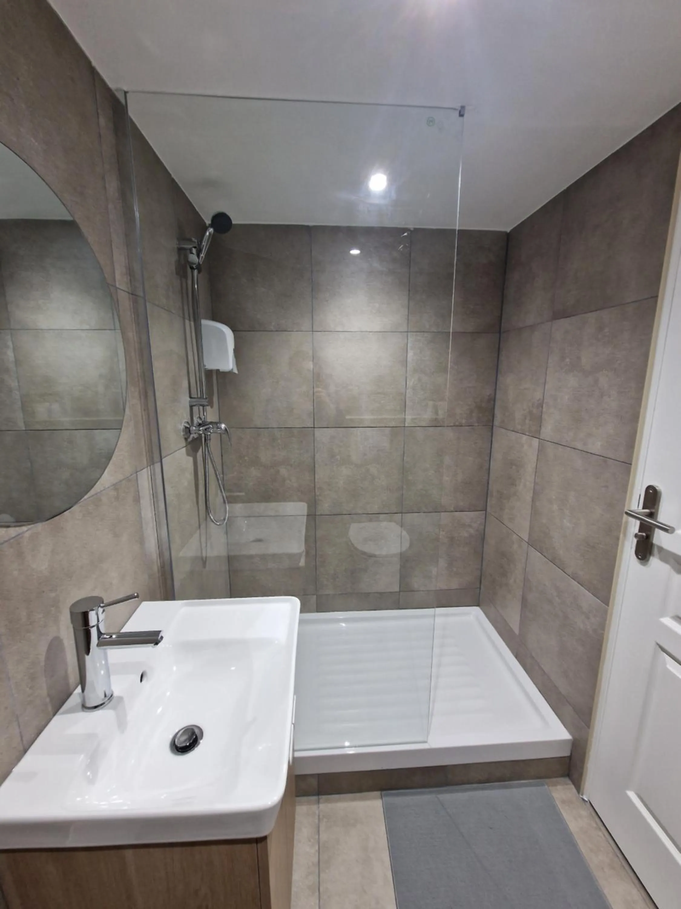 Bathroom in Fasthotel Roissy - Saint-Witz