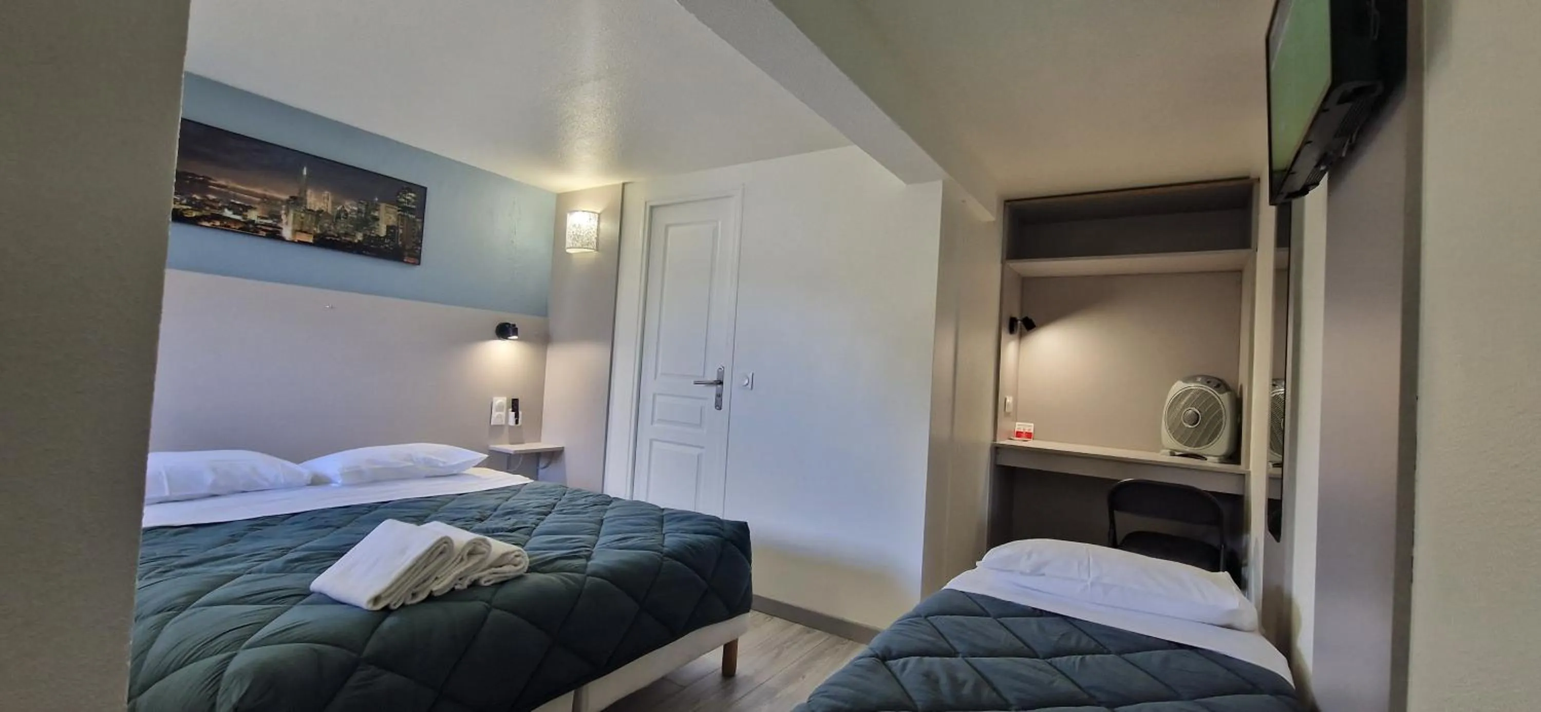 Photo of the whole room, Bed in Fasthotel Roissy - Saint-Witz