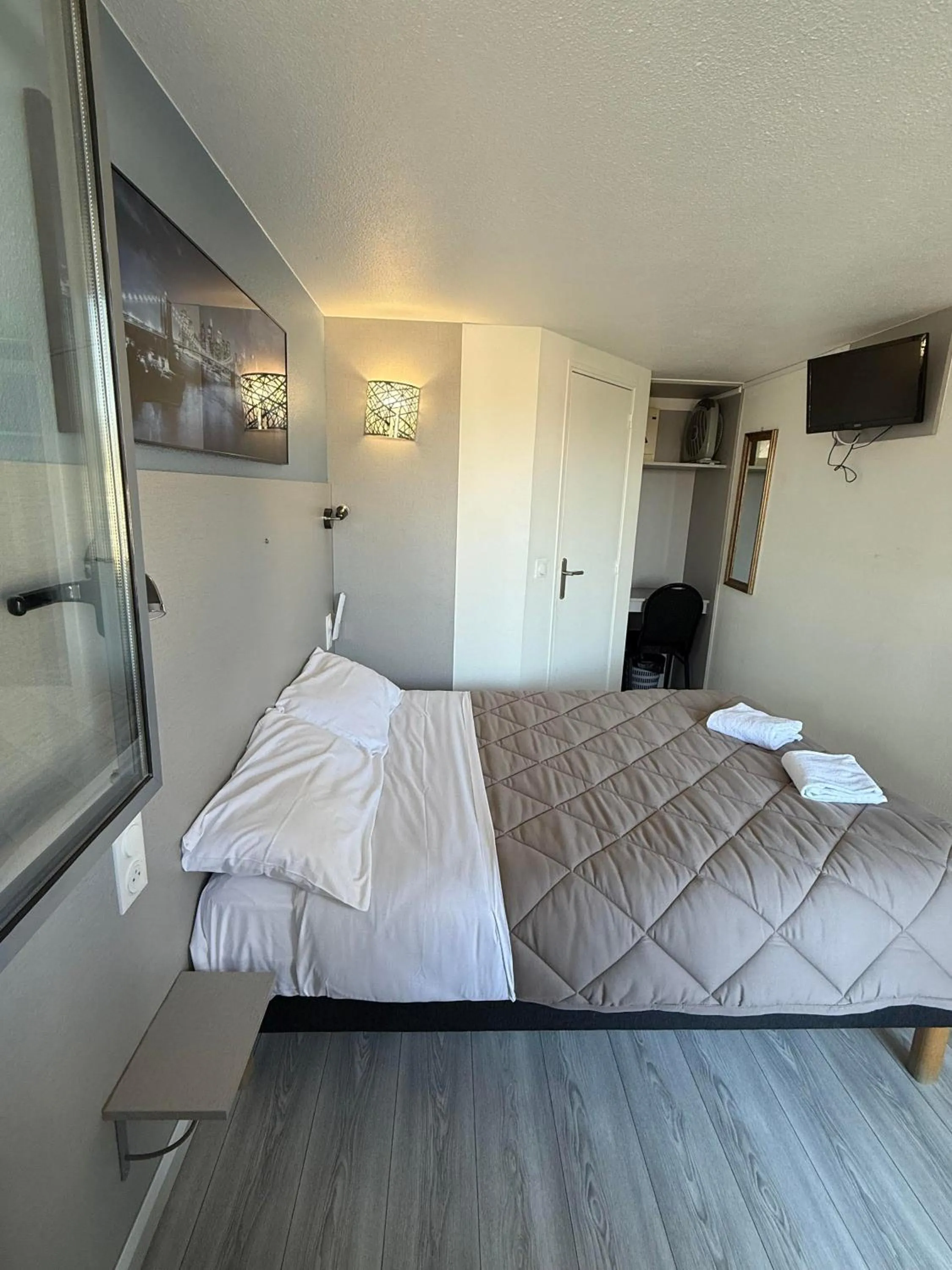 Photo of the whole room, Bed in Fasthotel Roissy - Saint-Witz
