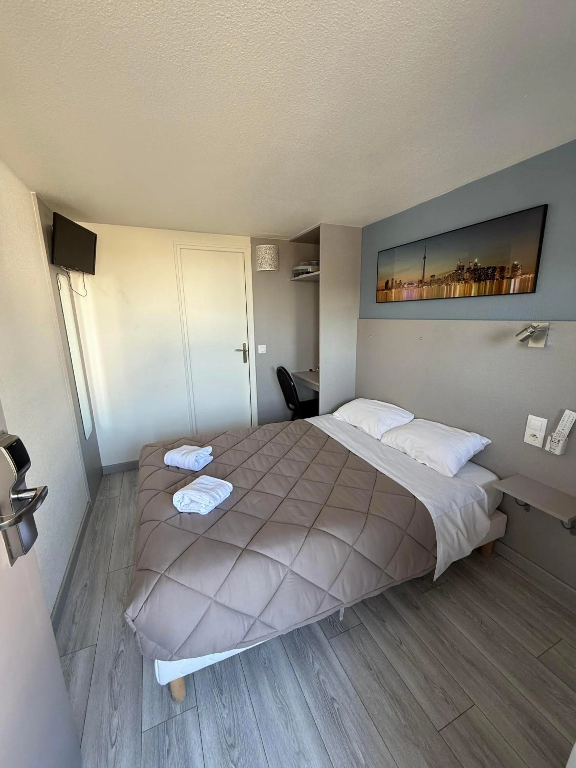 Photo of the whole room, Bed in Fasthotel Roissy - Saint-Witz