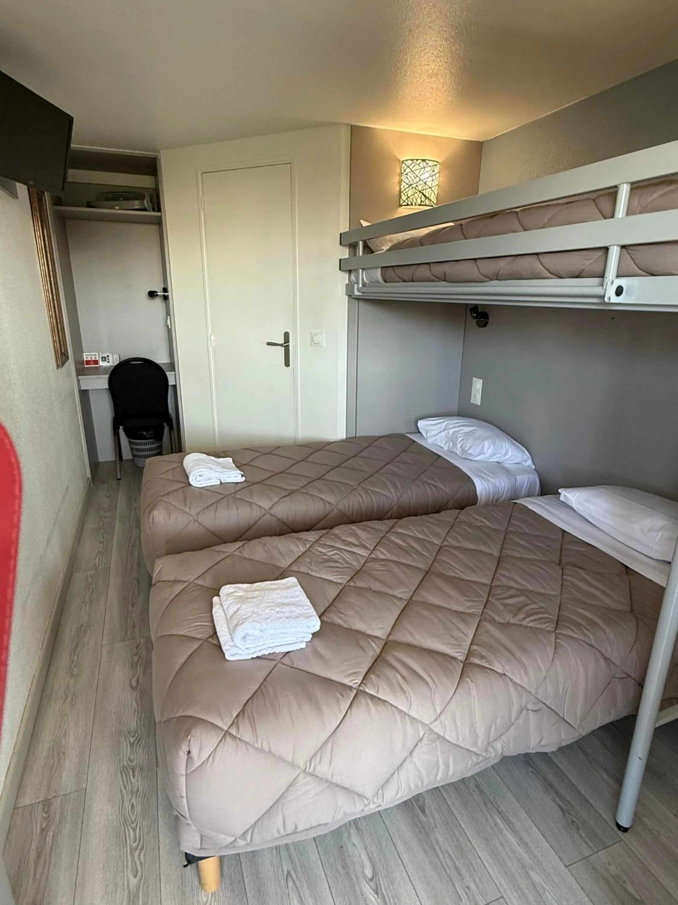 Photo of the whole room, Bed in Fasthotel Roissy - Saint-Witz