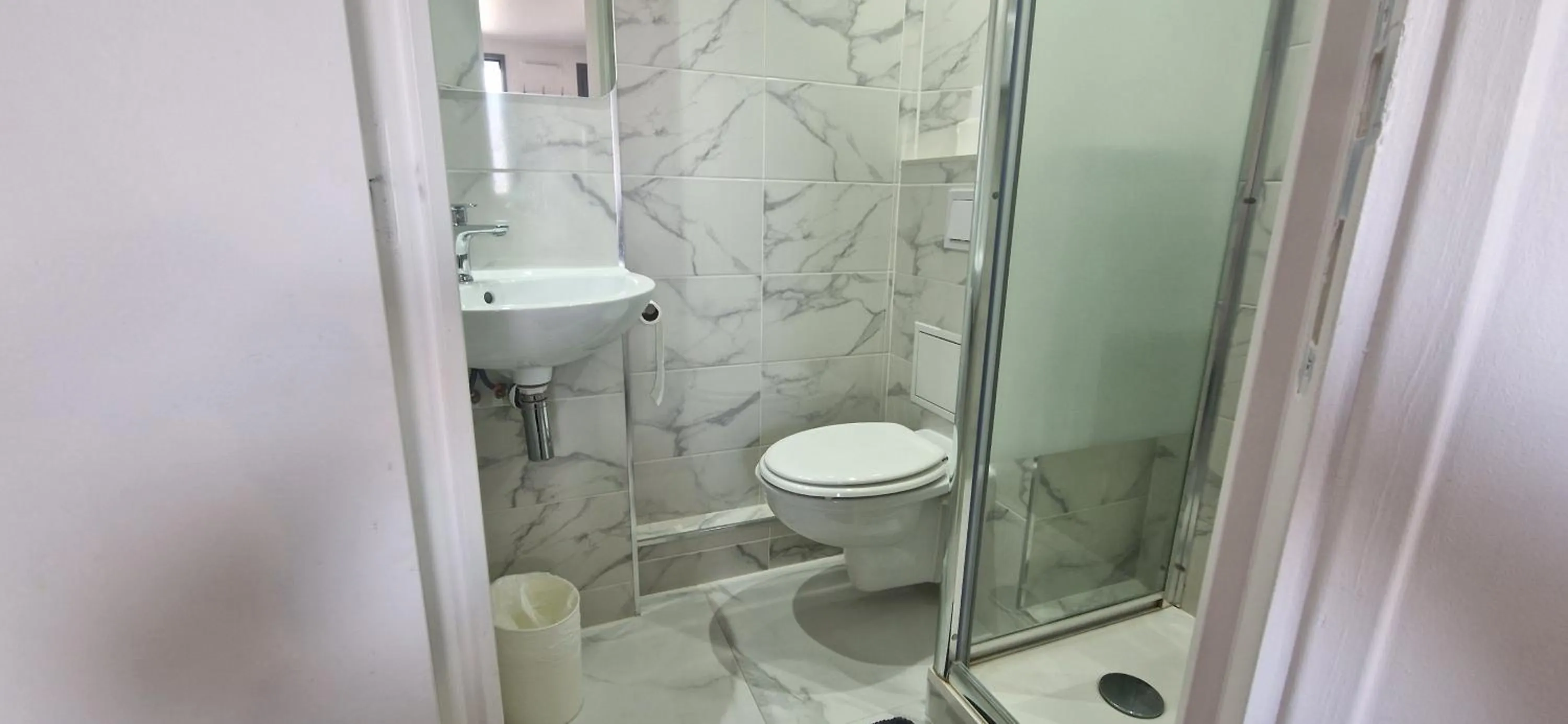 Bathroom in Fasthotel Roissy - Saint-Witz