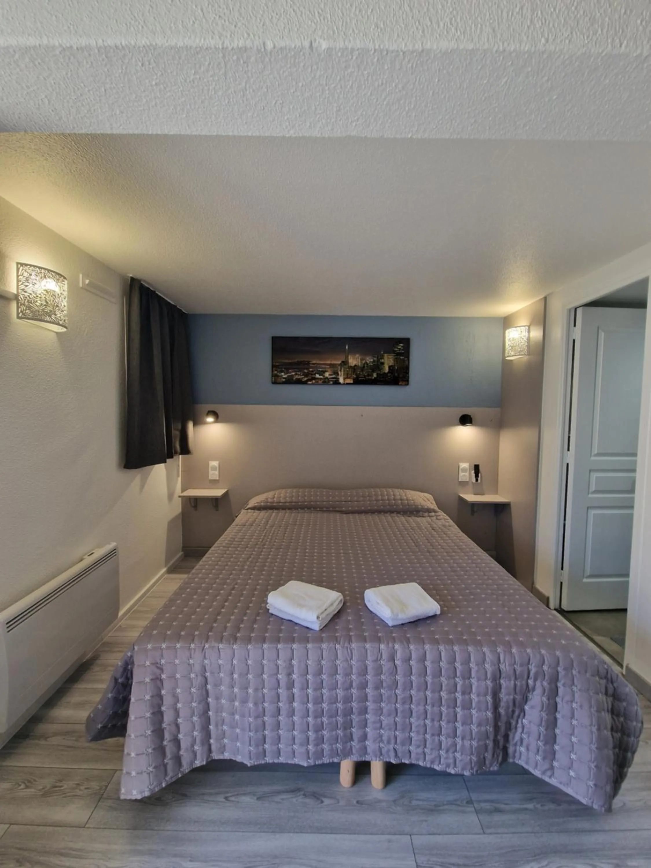 Bed in Fasthotel Roissy - Saint-Witz