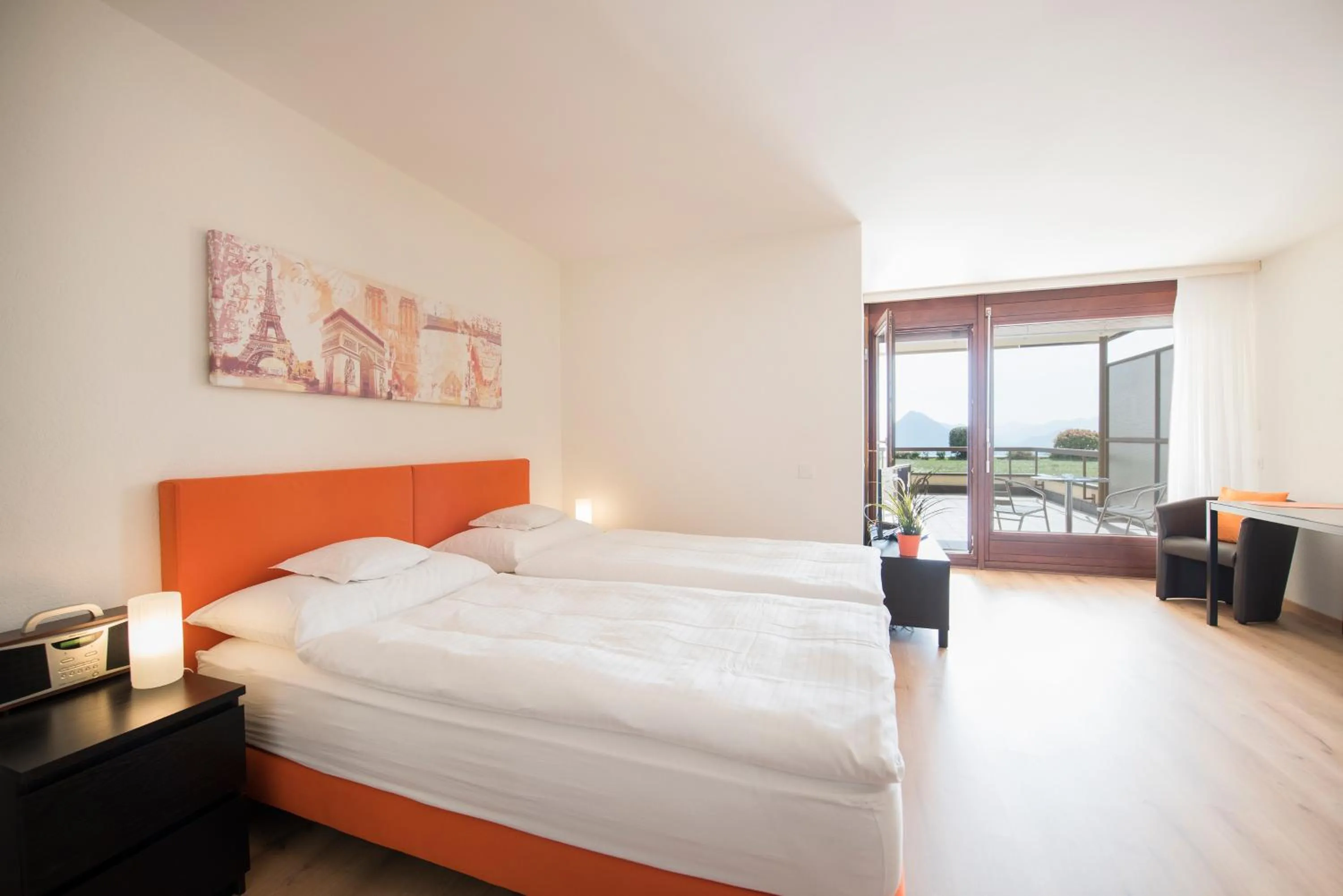 Photo of the whole room, Bed in Centro Cadro Panoramica