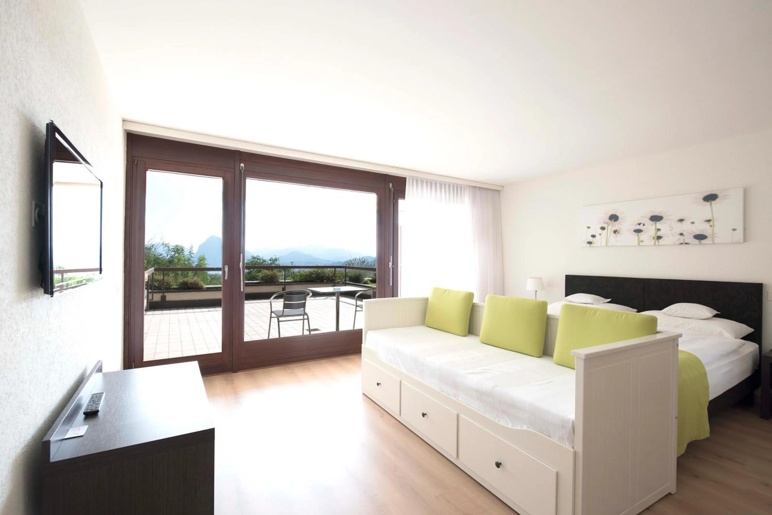Living room, Bed in Centro Cadro Panoramica