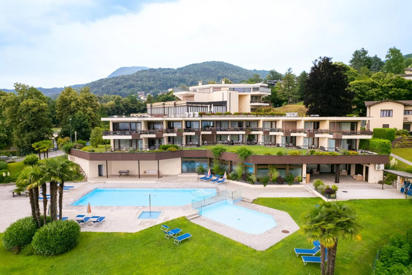 Property building in Centro Cadro Panoramica