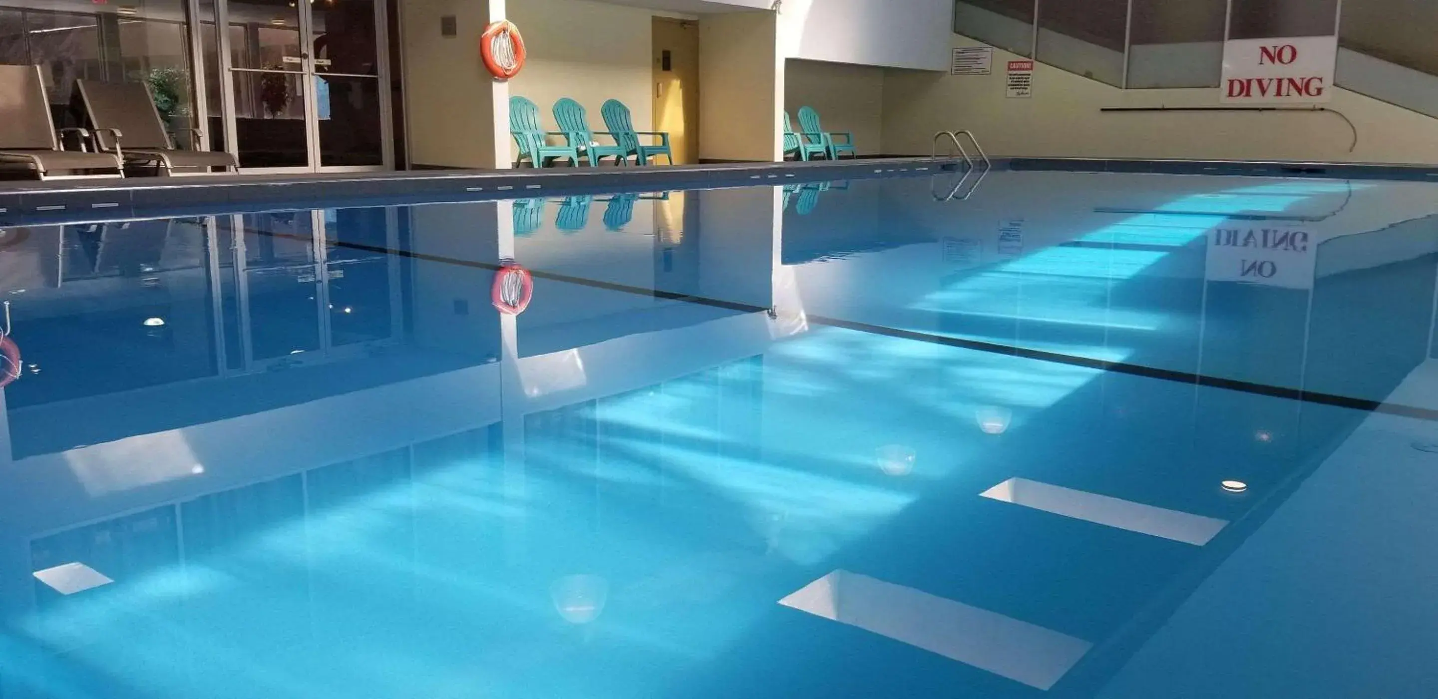 Swimming pool in Radisson Hotel Sudbury Swimming pool in Radisson Hotel Sudbury