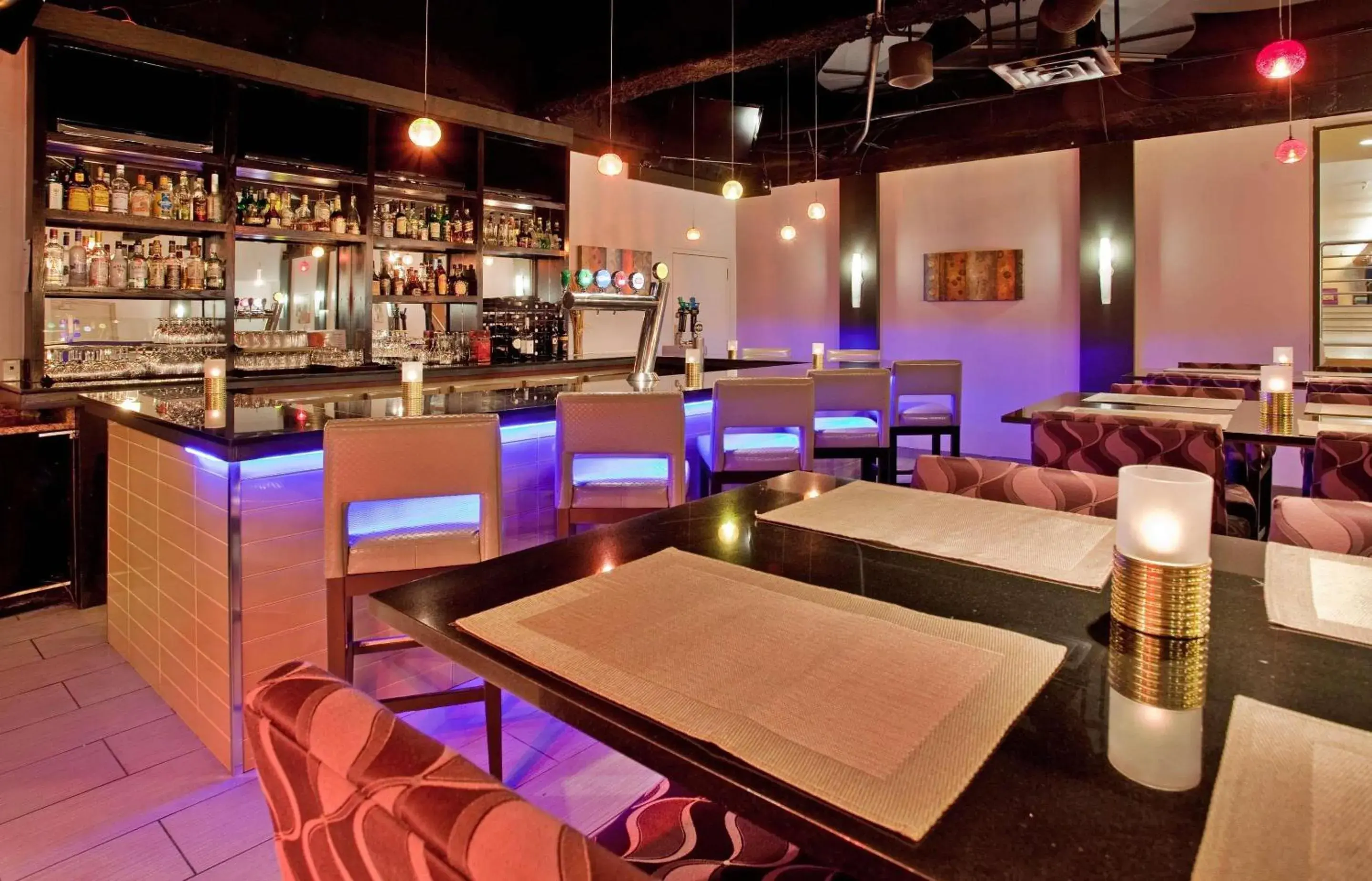 Lounge or bar in Radisson Hotel Sudbury Lounge or bar in Radisson Hotel Sudbury