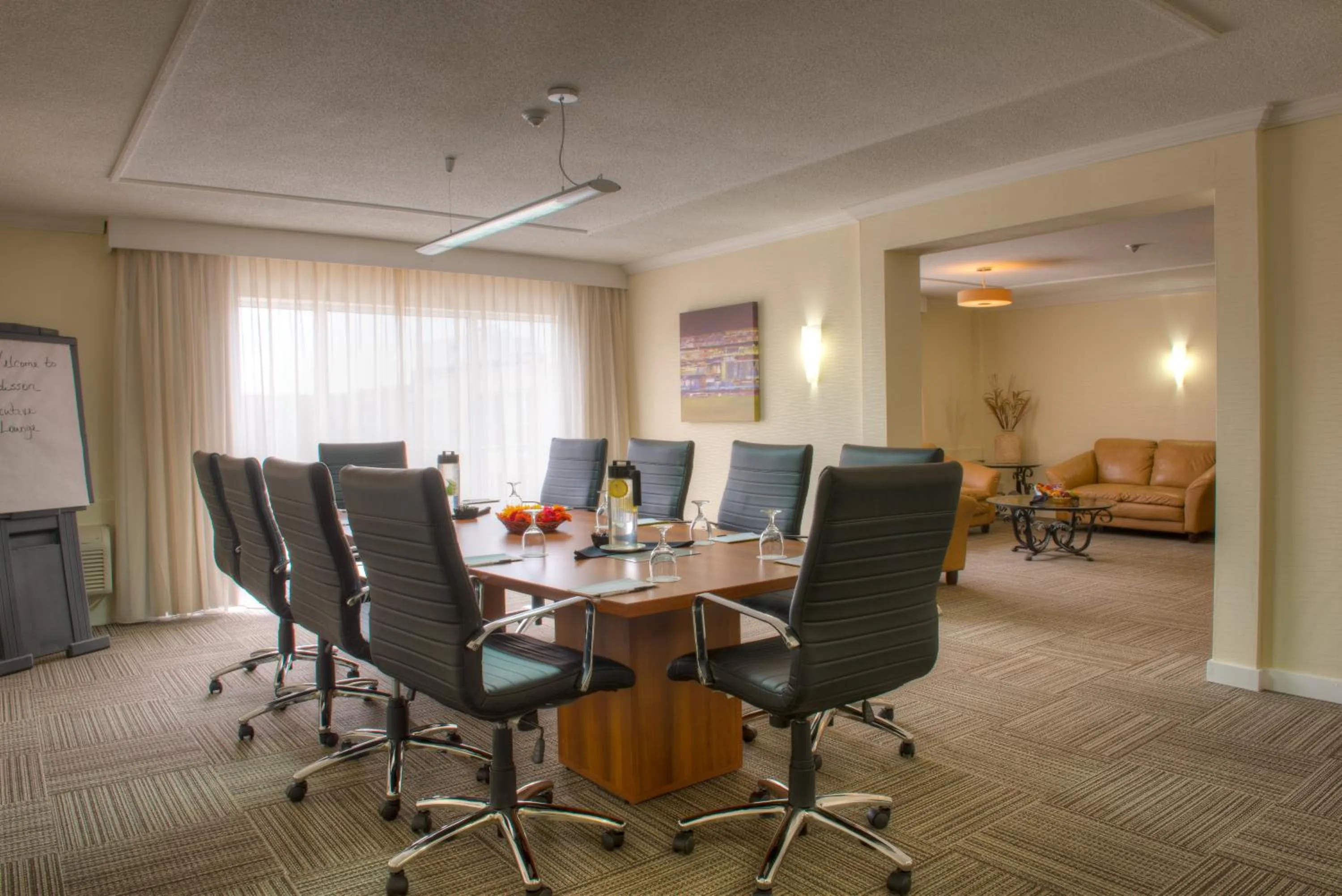 Seating area in Radisson Hotel Sudbury