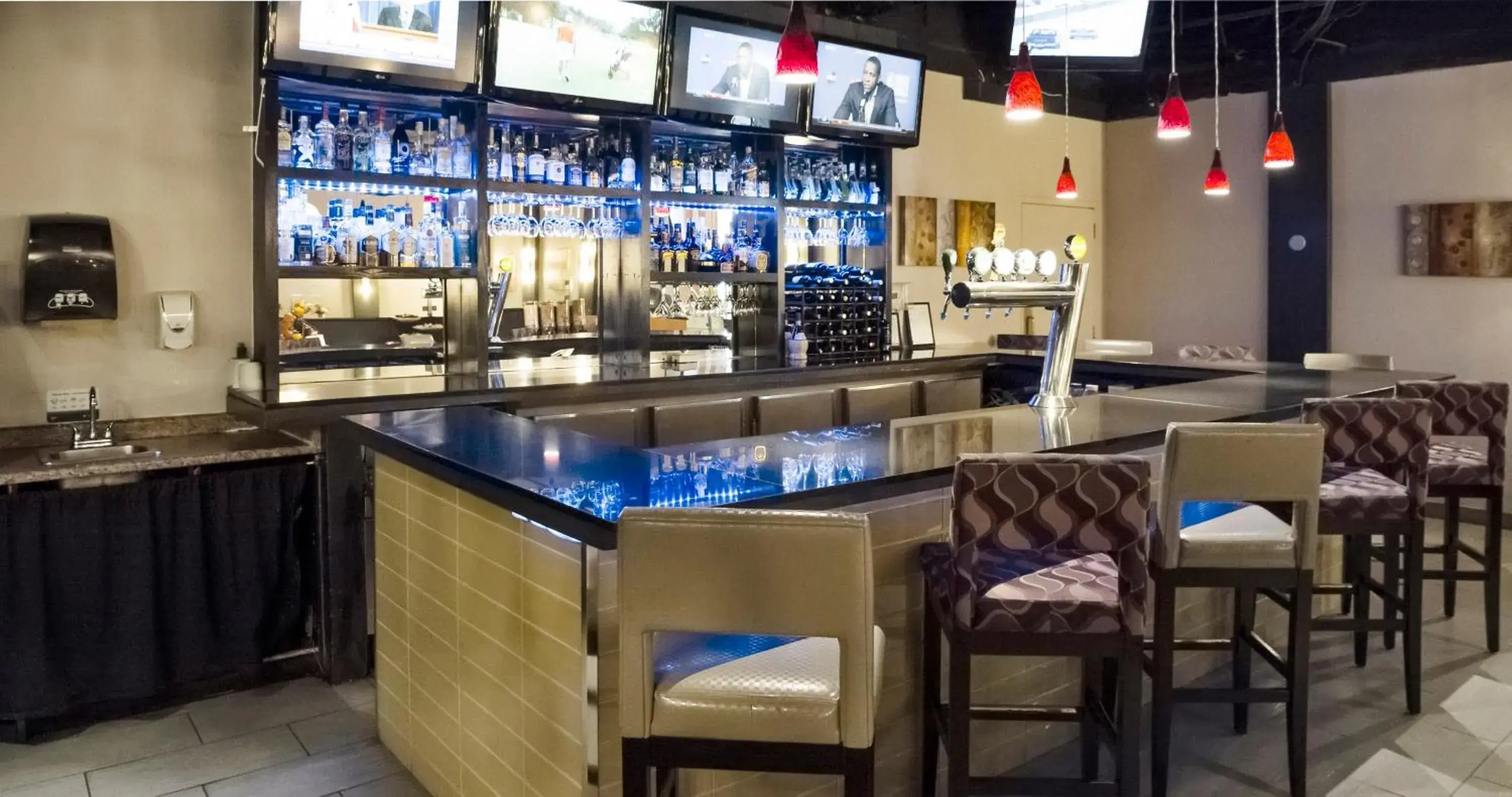 Lounge or bar in Radisson Hotel Sudbury Lounge or bar in Radisson Hotel Sudbury