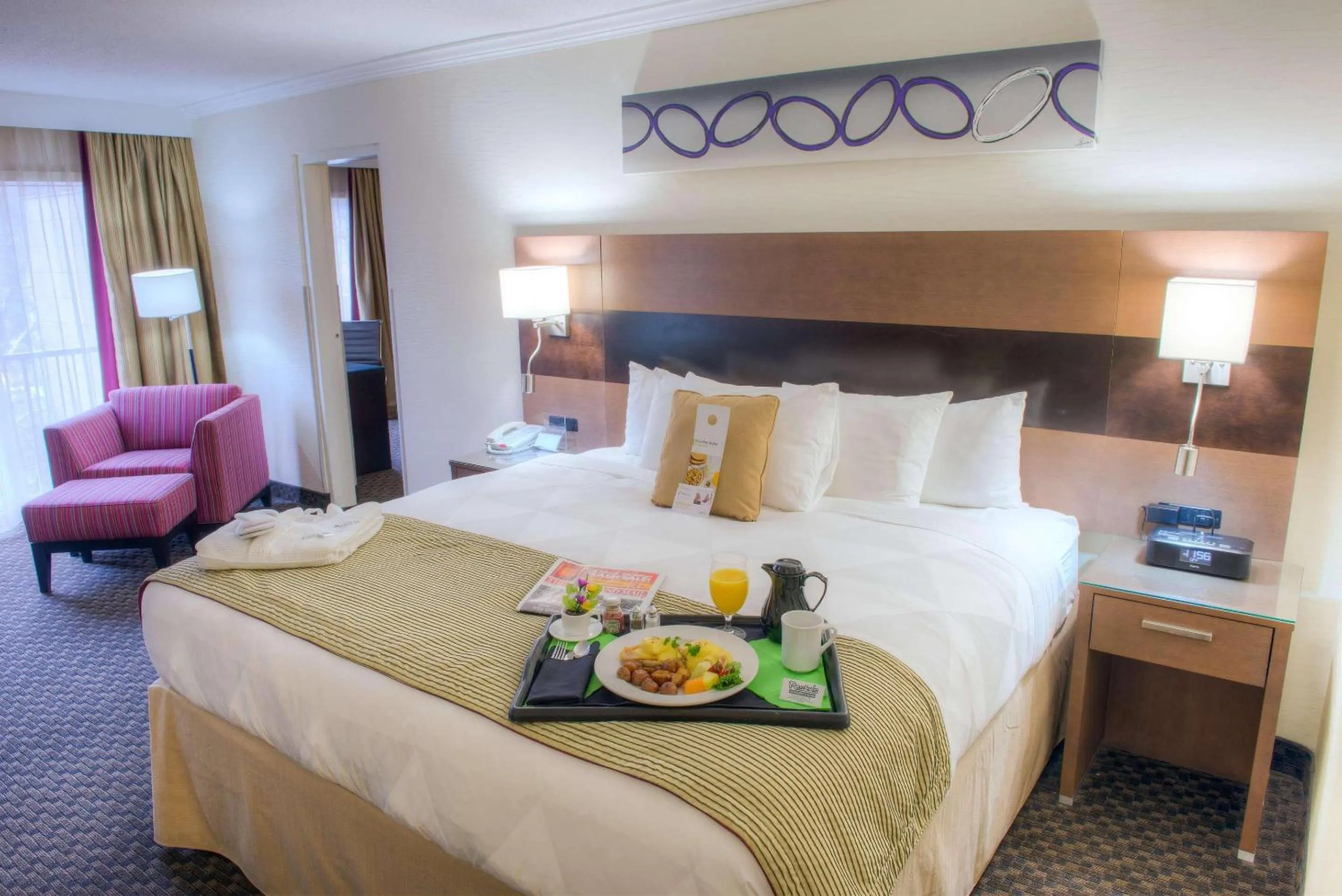 Bedroom, Bed in Radisson Hotel Sudbury