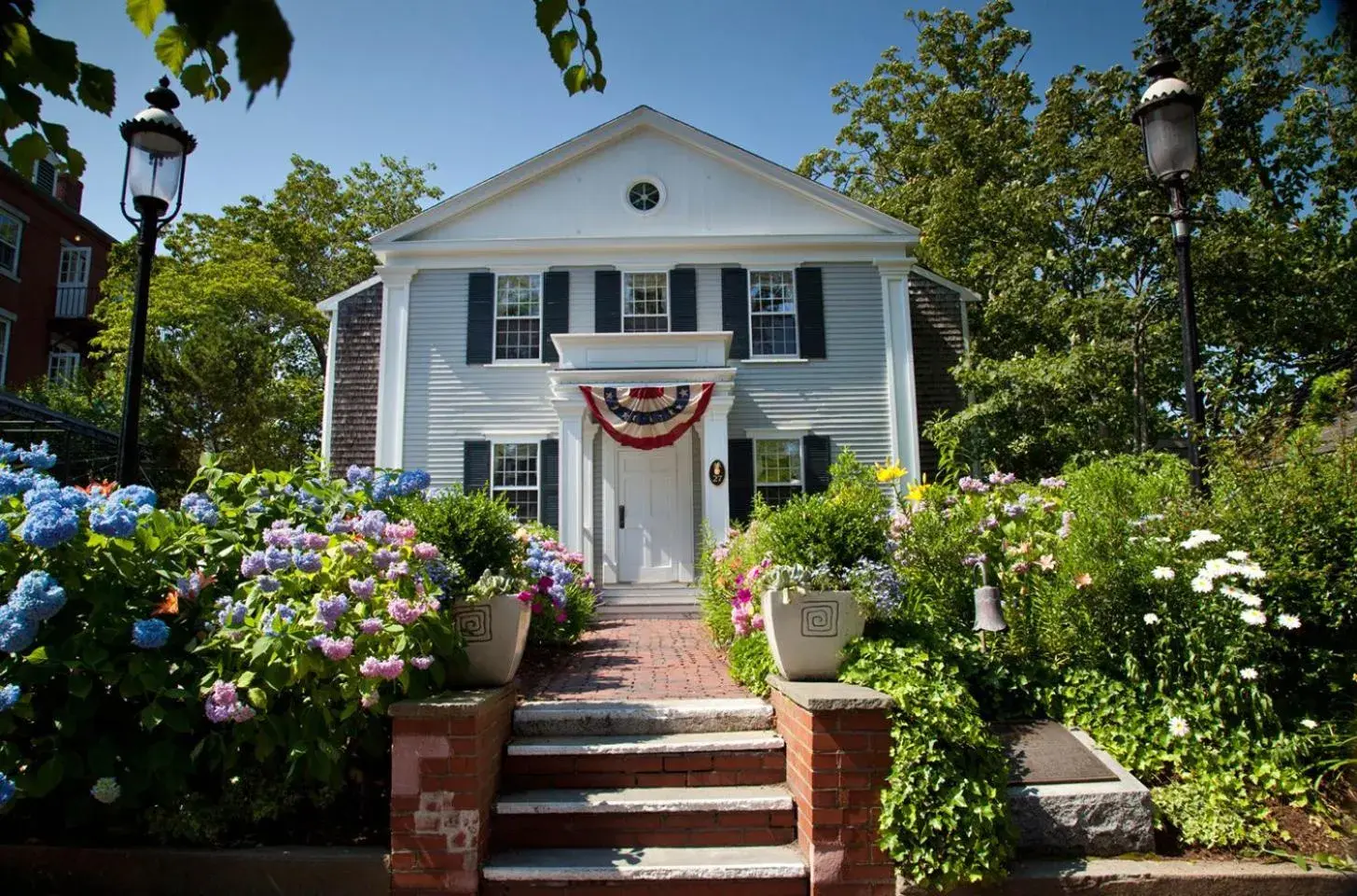 Property building in Jared Coffin House Property building in Jared Coffin House