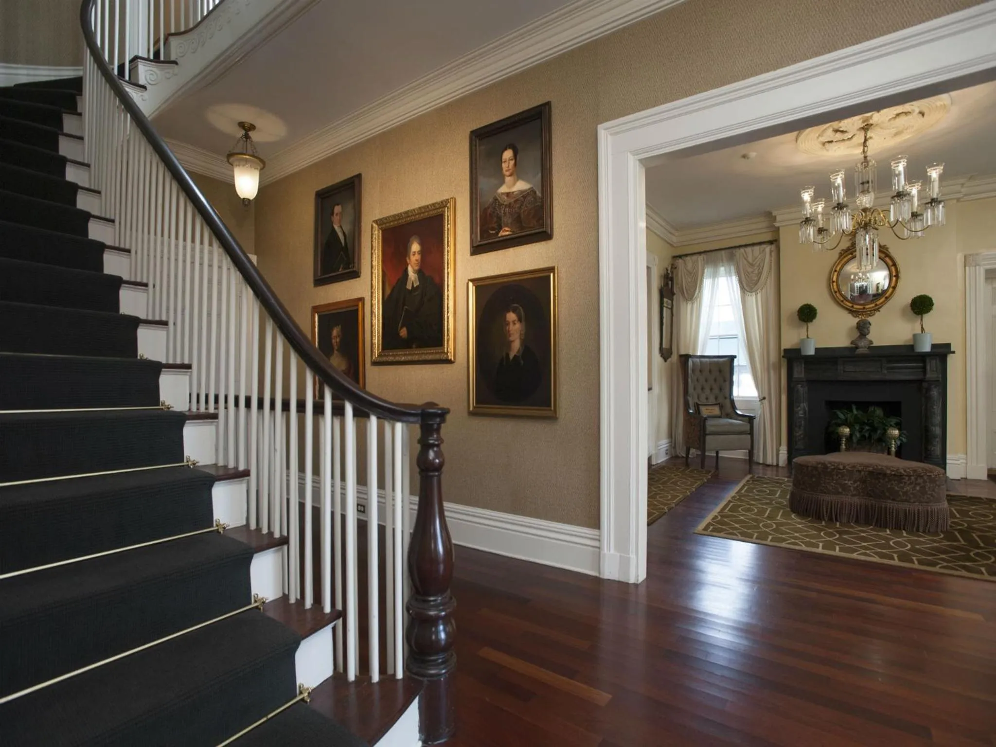 Area and facilities in Jared Coffin House