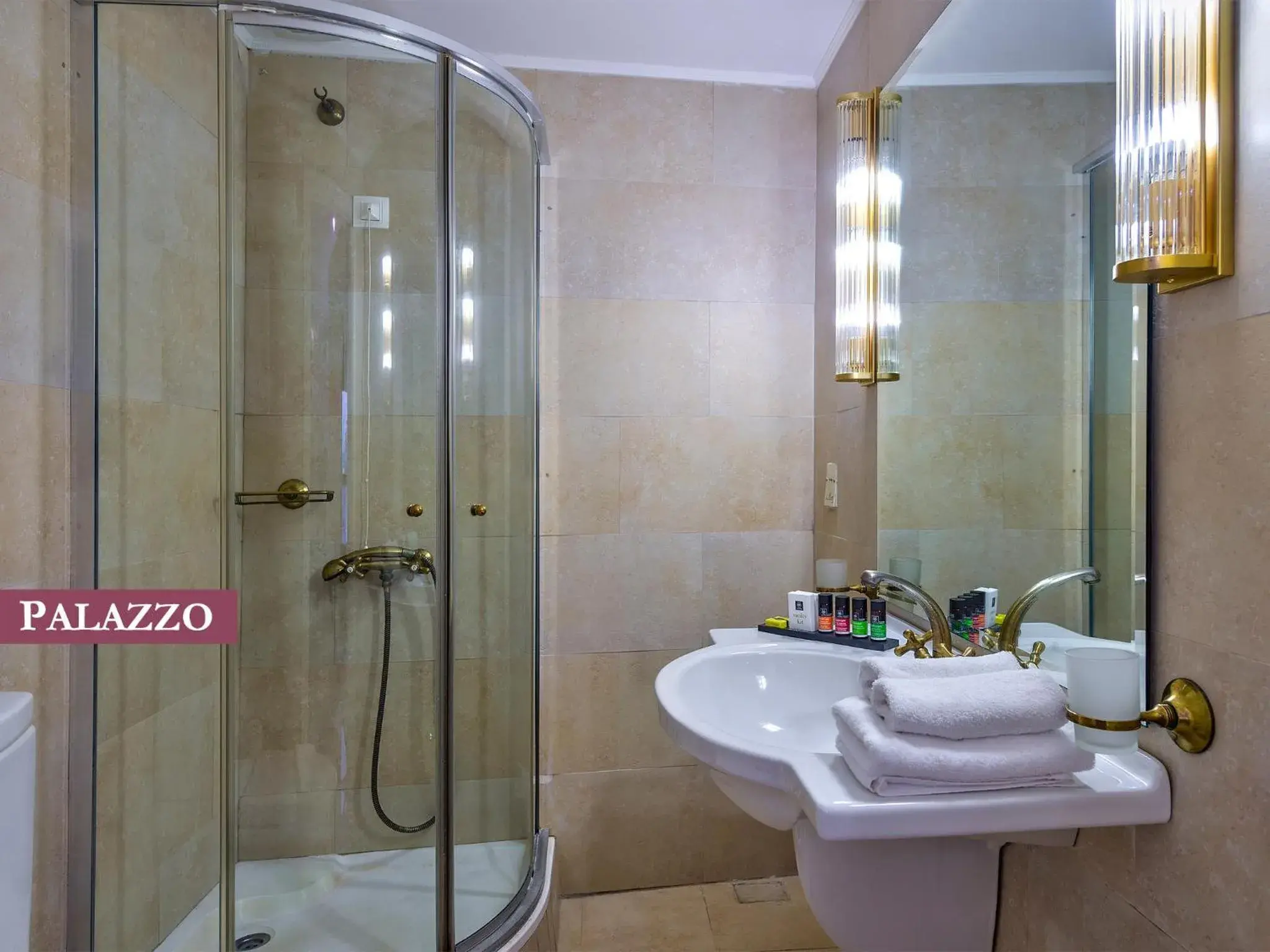 Standard Room - Palazzo in Rimondi Boutique Hotel - Small Luxury Hotels of the World Standard Room - Palazzo in Rimondi Boutique Hotel - Small Luxury Hotels of the World