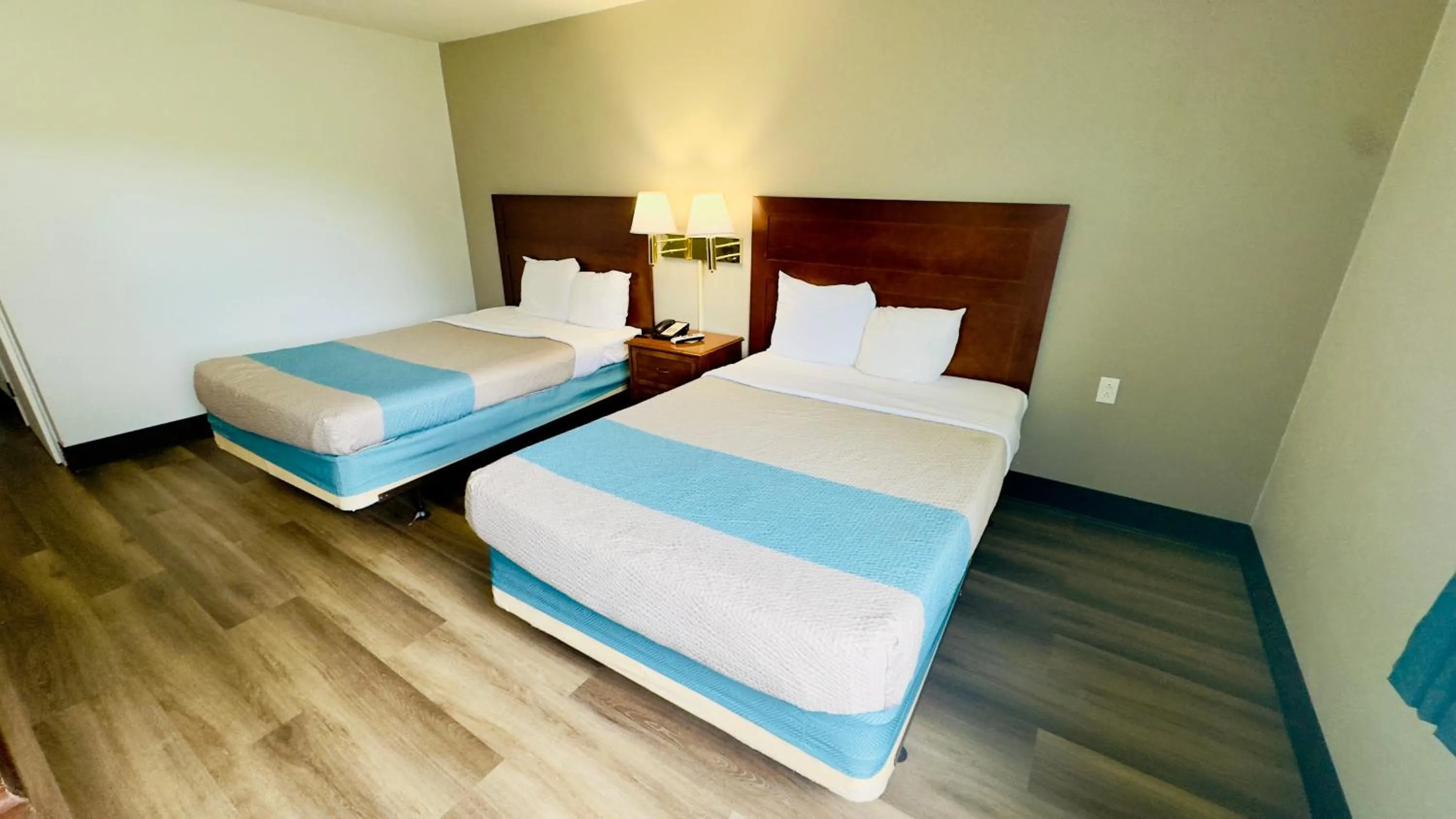 Bedroom, Bed in Motel 6 McGraw, NY - Cortland