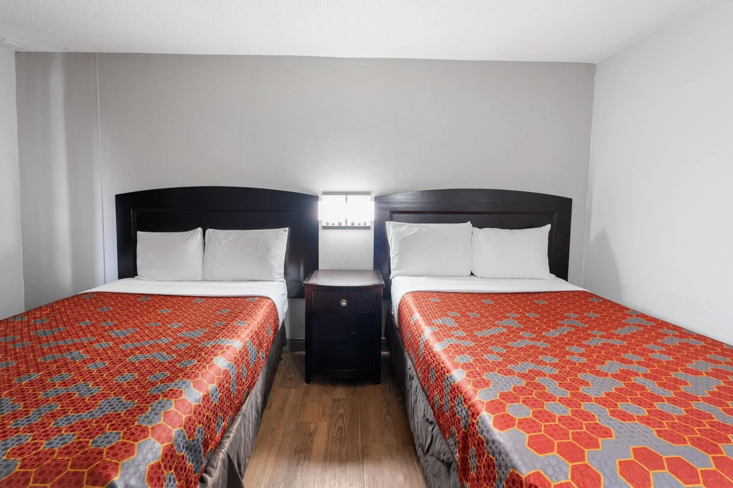 Bed in Red Carpet Inn Philadelphia Airport