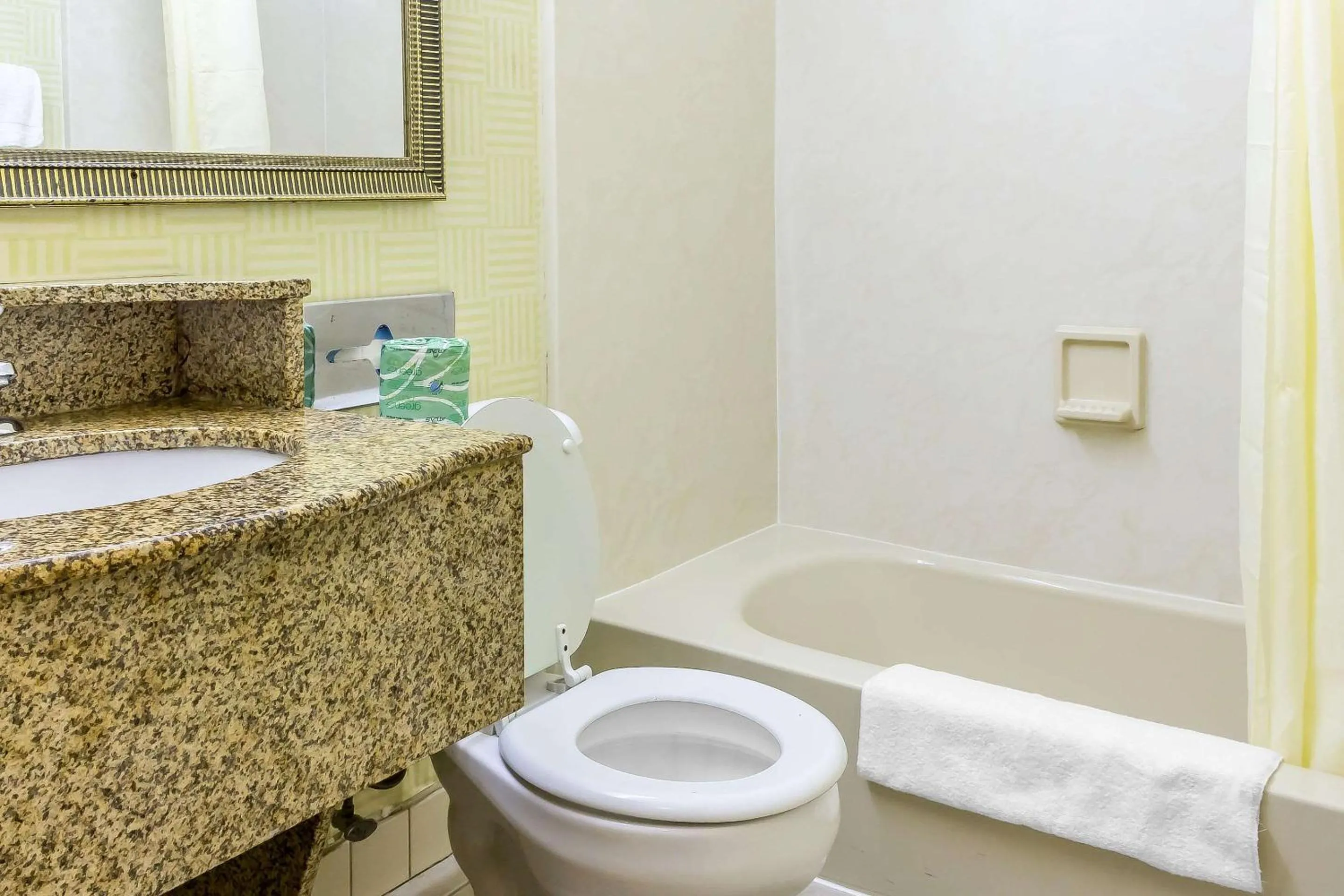 Photo of the whole room in Red Carpet Inn Philadelphia Airport