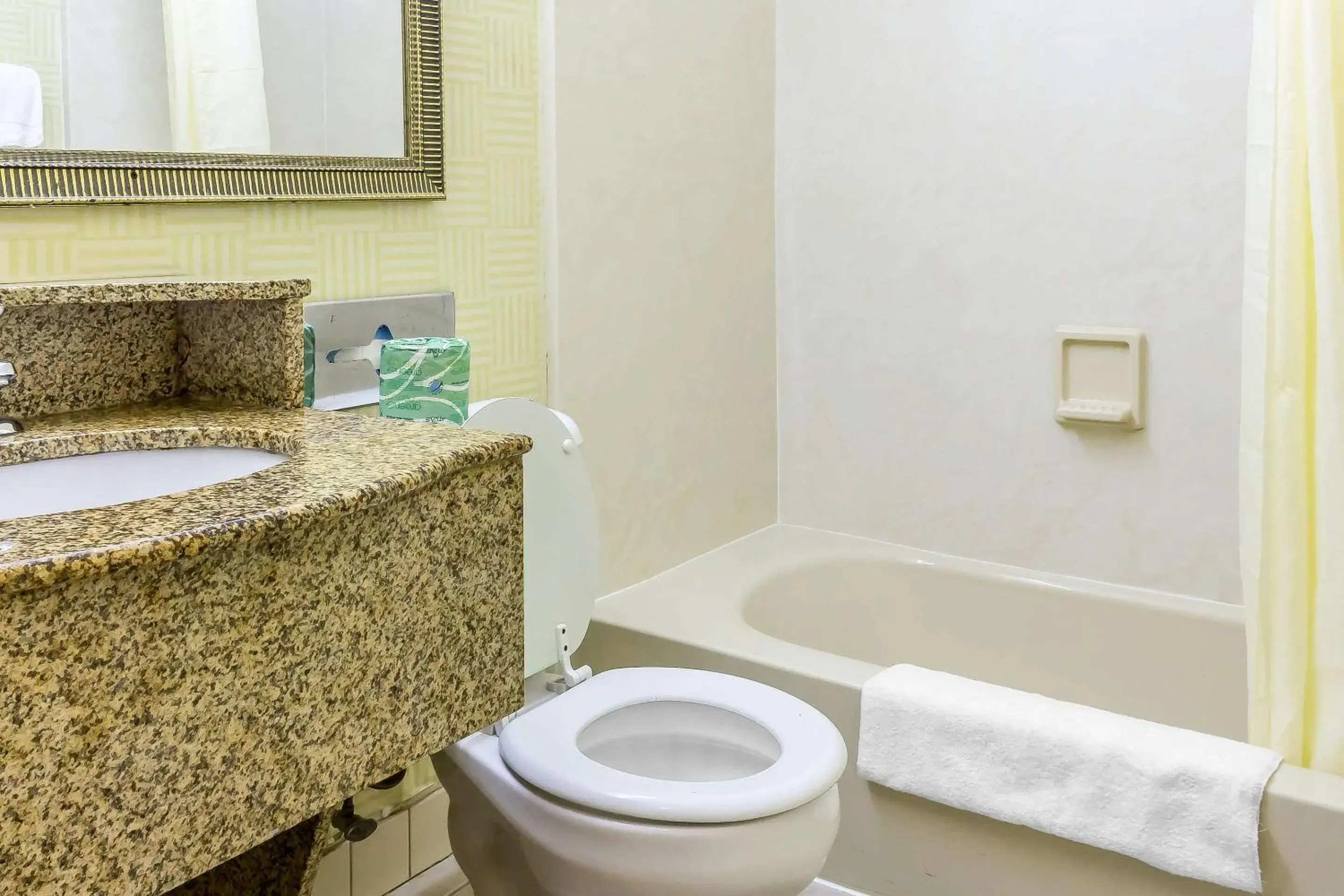 Photo of the whole room in Red Carpet Inn Philadelphia Airport Photo of the whole room in Red Carpet Inn Philadelphia Airport