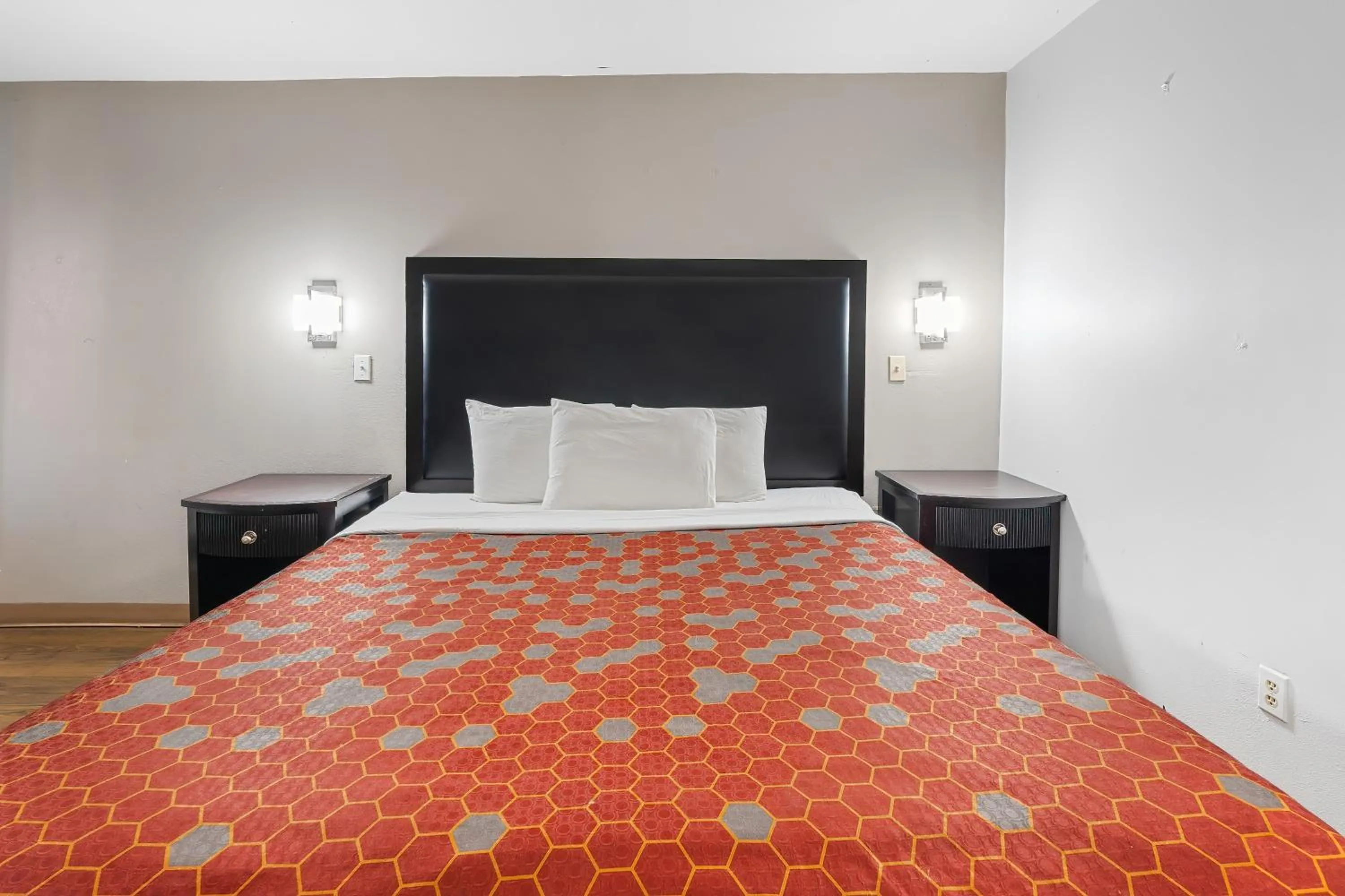 TV and multimedia, Bed in Red Carpet Inn Philadelphia Airport