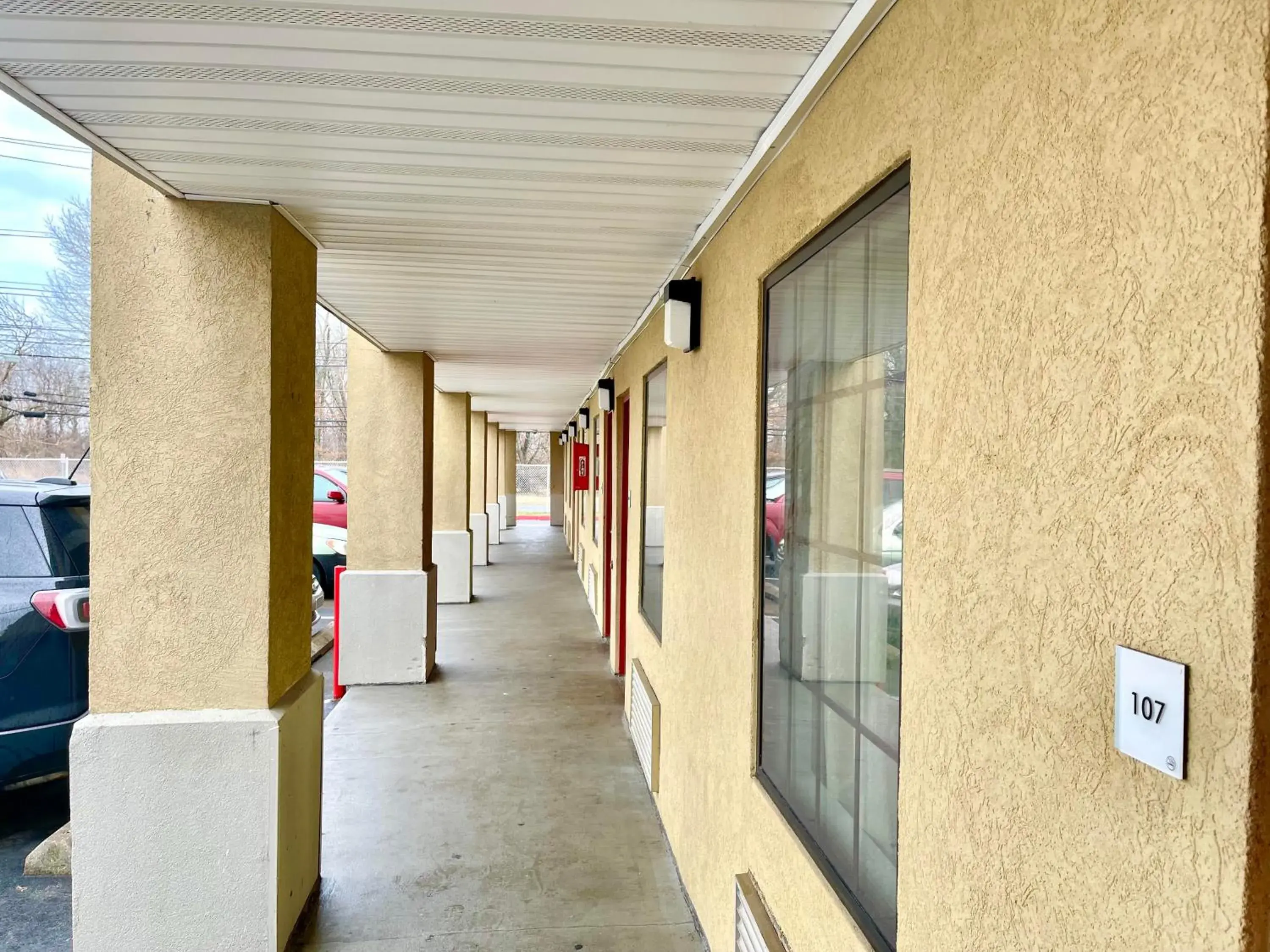 Property building in Red Carpet Inn Philadelphia Airport Property building in Red Carpet Inn Philadelphia Airport