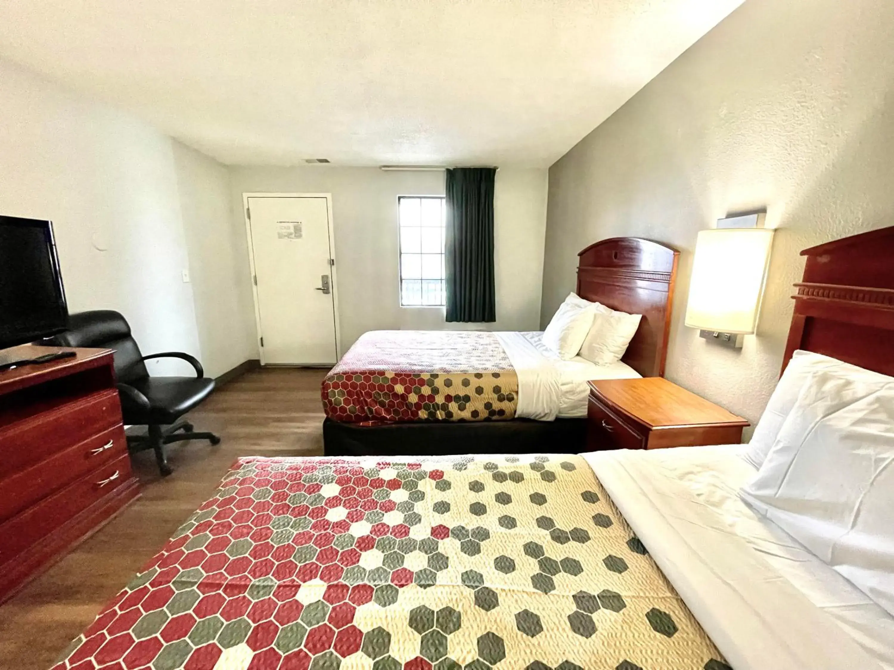 Bed in Red Carpet Inn Philadelphia Airport Bed in Red Carpet Inn Philadelphia Airport