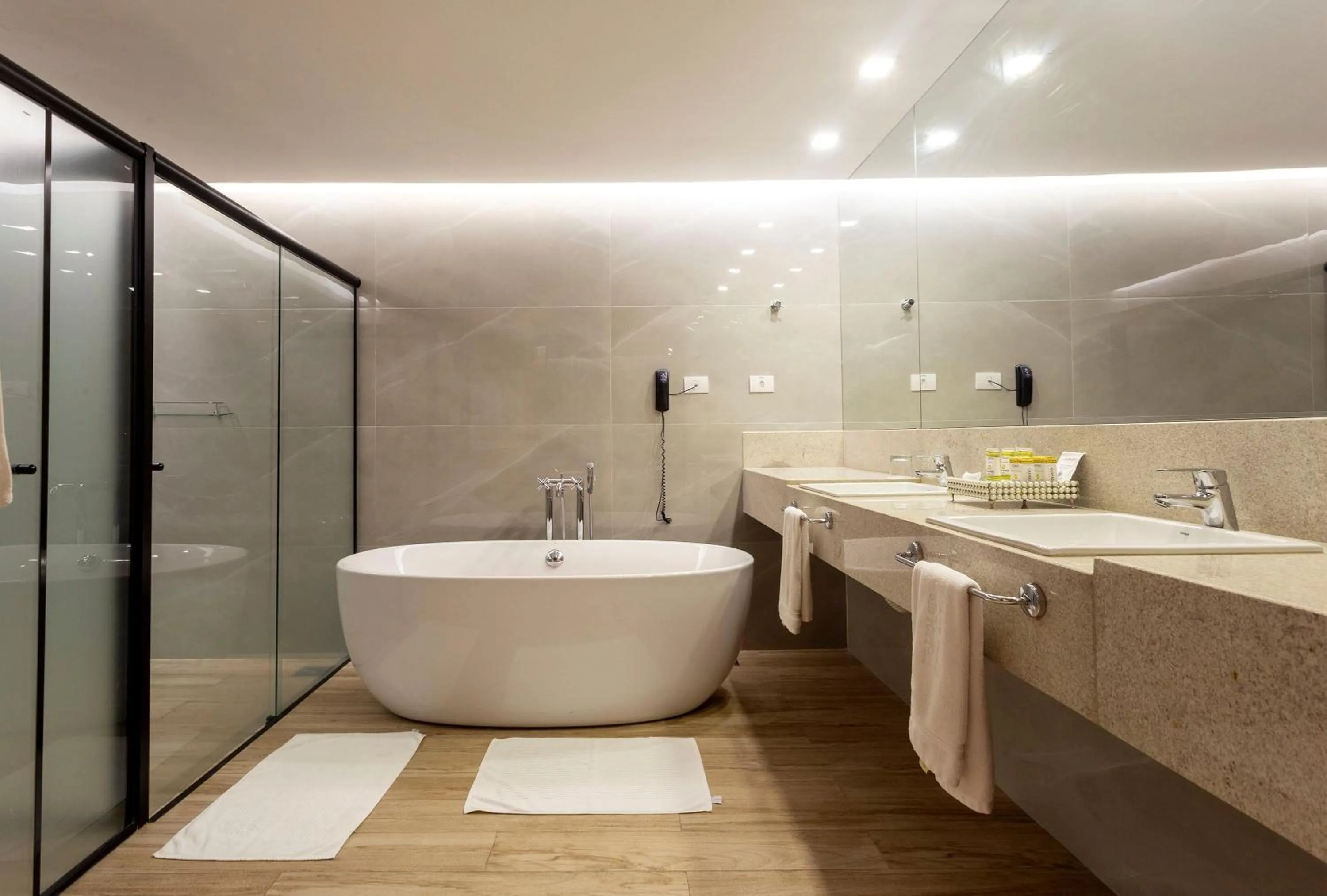 Shower in Blue Tree Towers Rio Poty