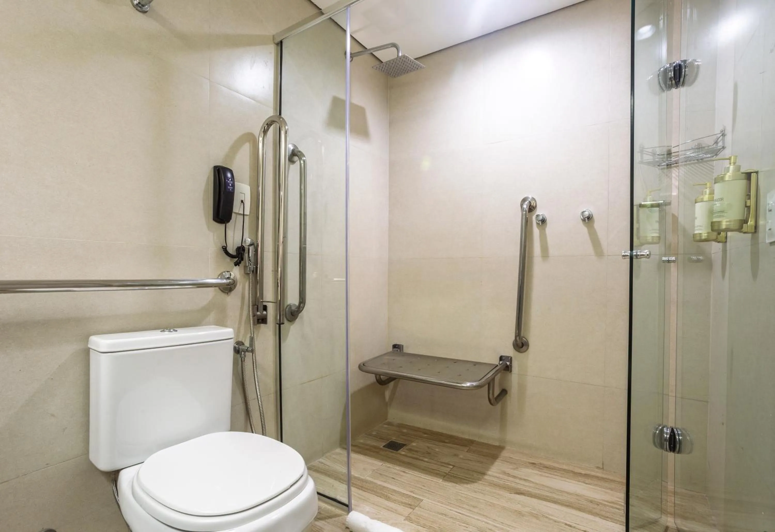 Shower in Blue Tree Towers Rio Poty