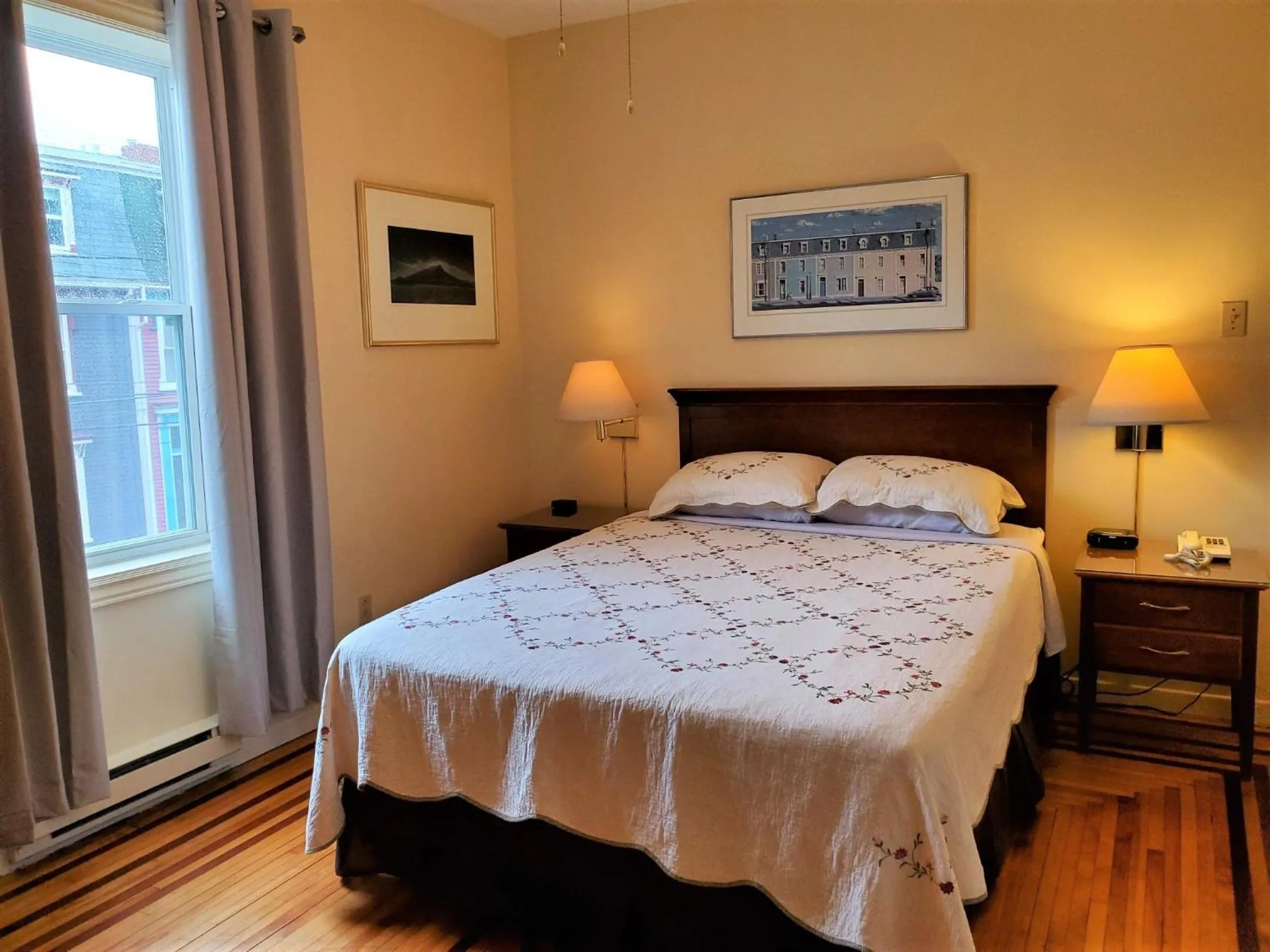 Bed in Gower Guest House