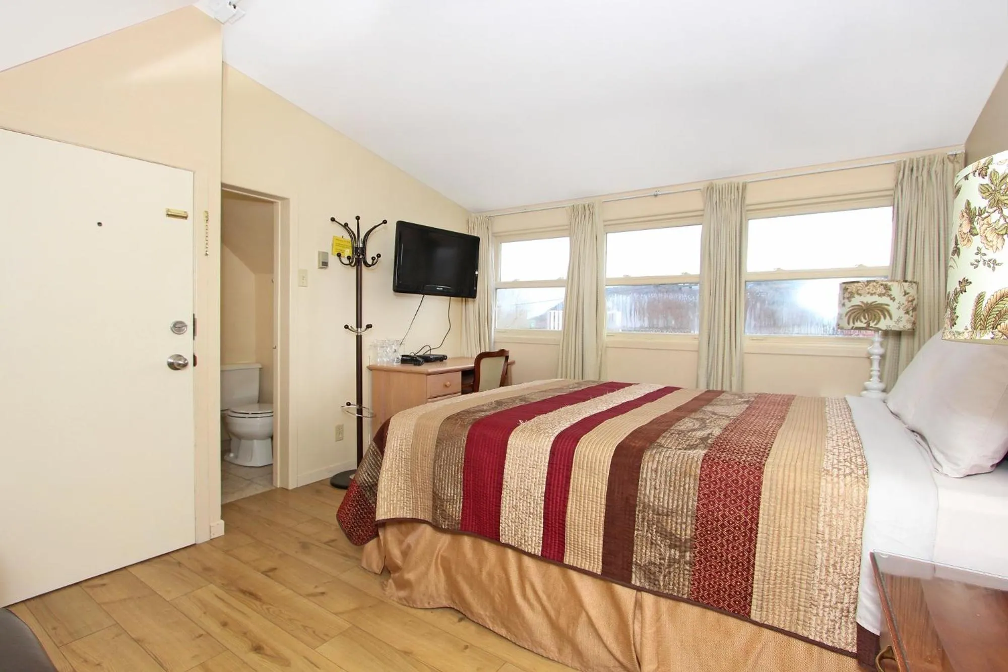 Bed in Gower Guest House