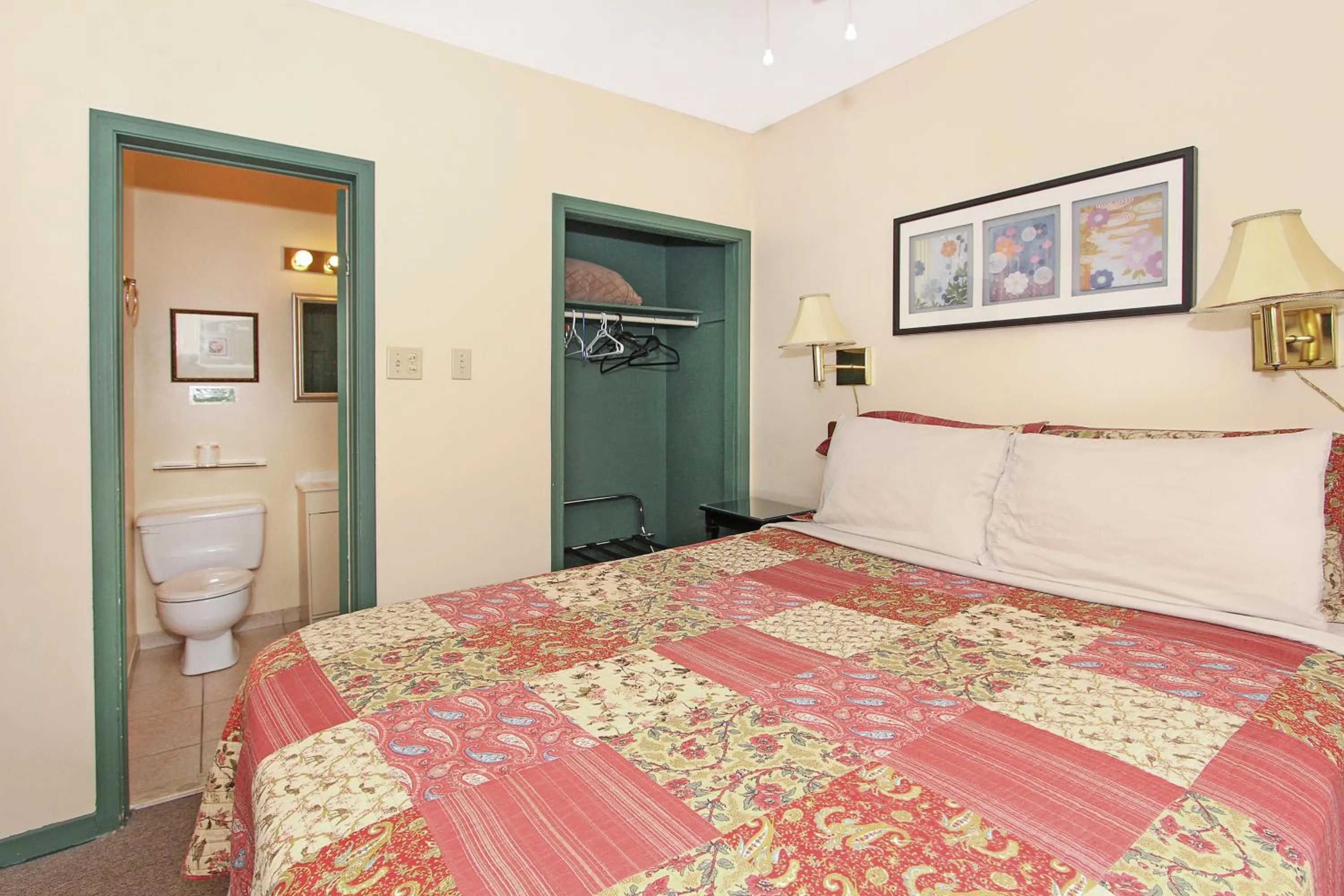 Bedroom, Bed in Gower Guest House