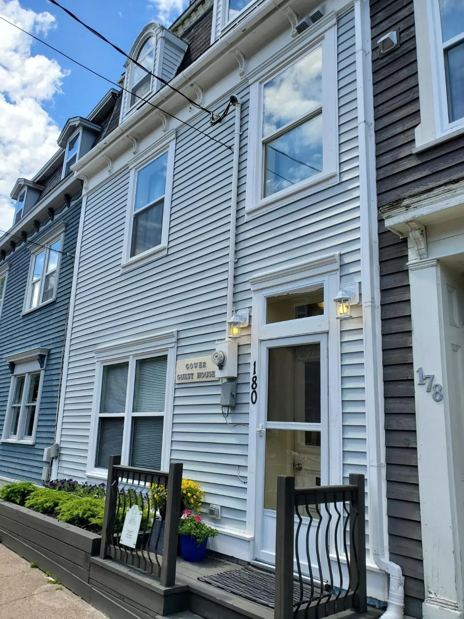 Facade/entrance, Property Building in Gower House