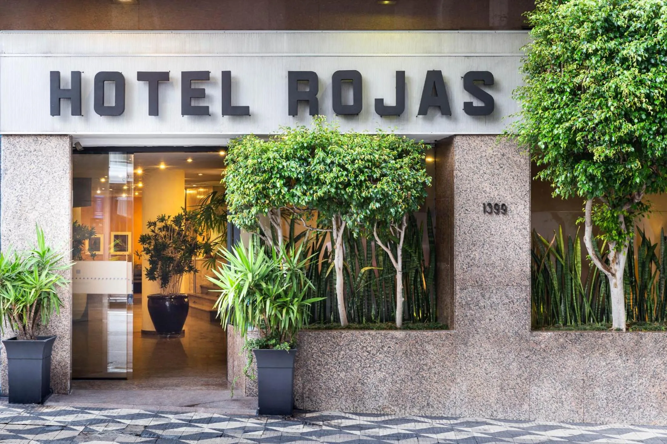 Facade/entrance in Hotel Rojas All Suite