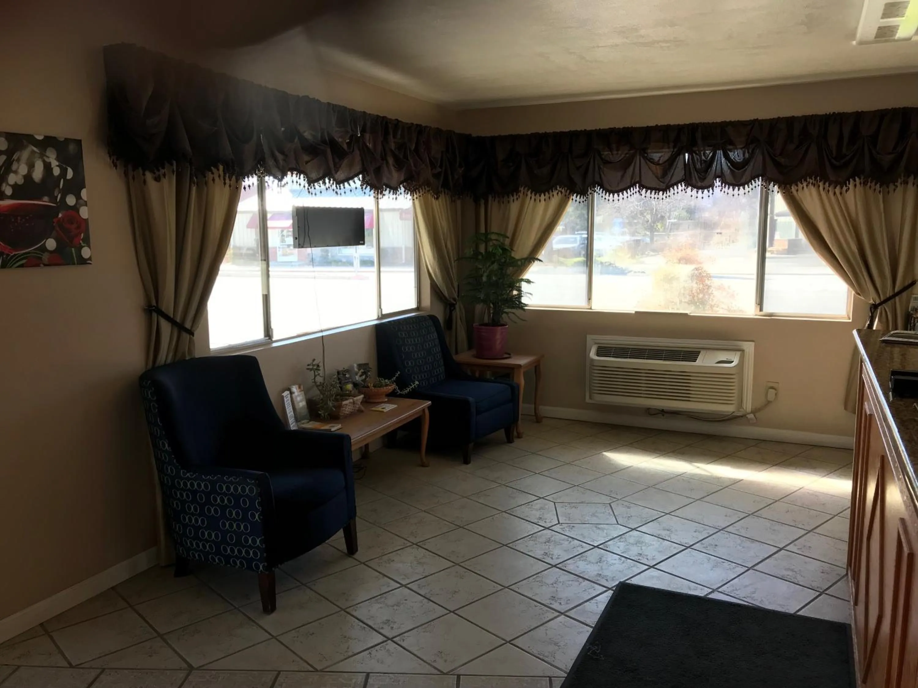 Lobby or reception in Vino Inn & Suites