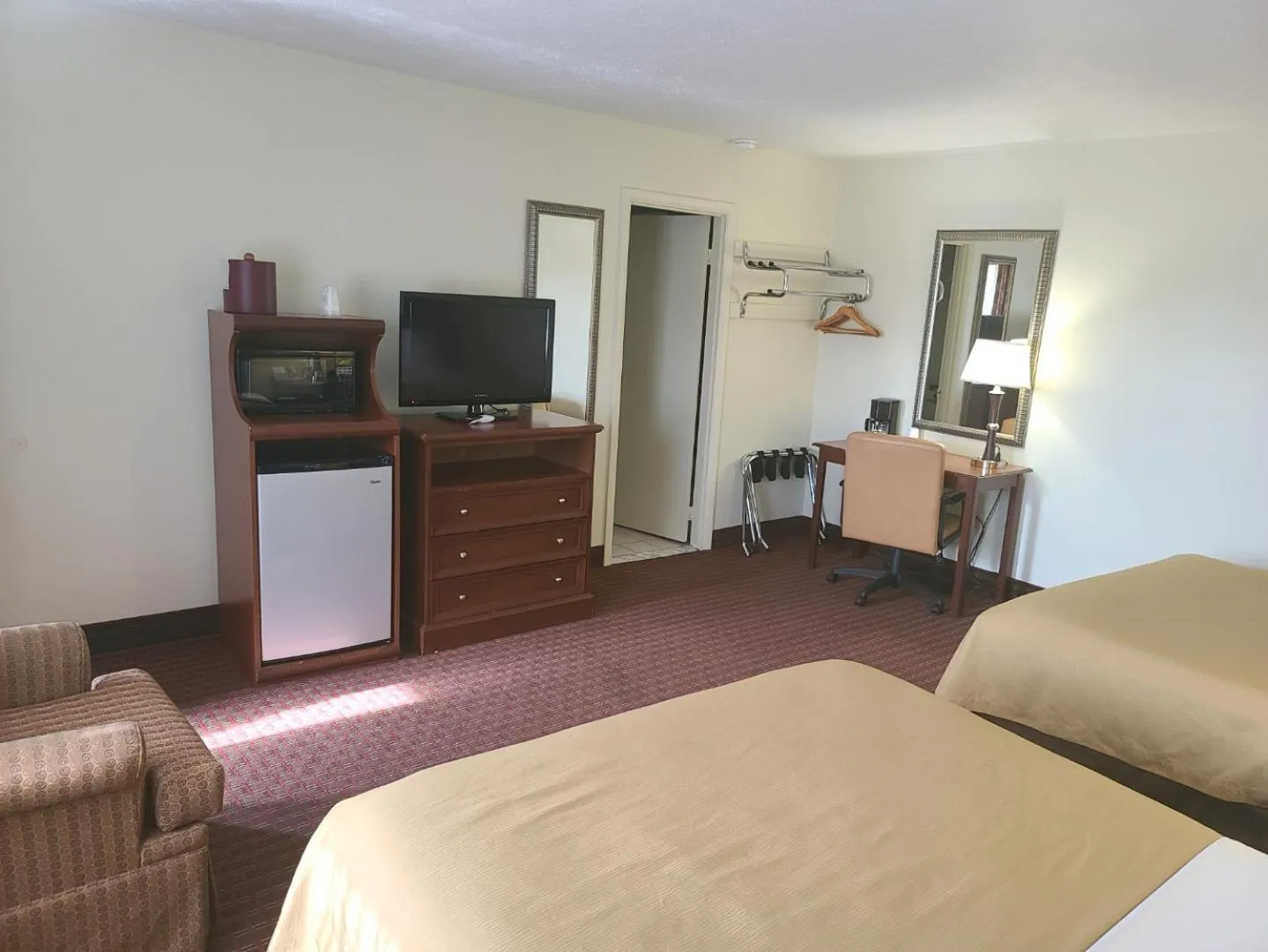 TV and multimedia, Bed in Budget Inn - Farmington