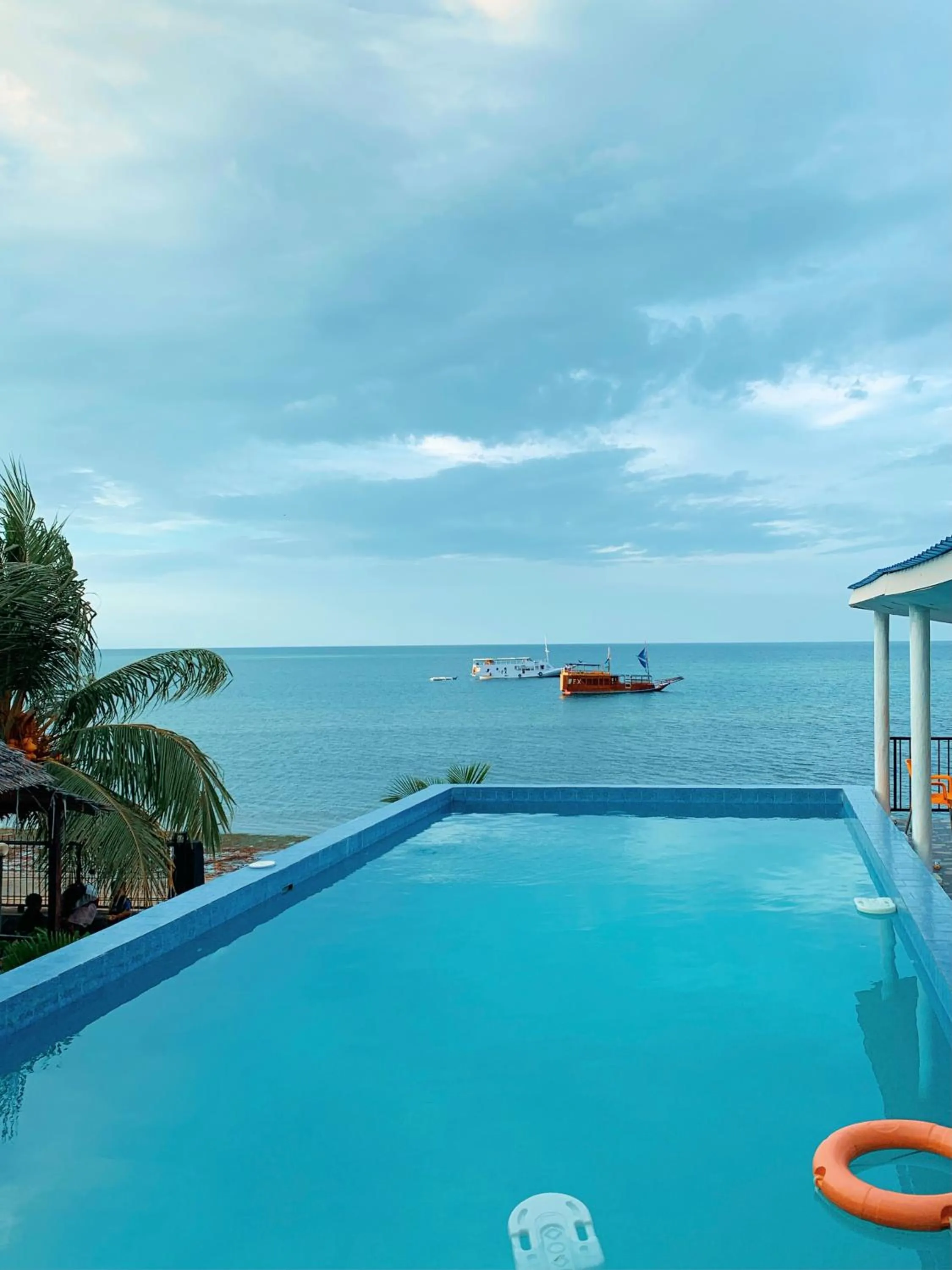 FX72 Beach Resort Maumere