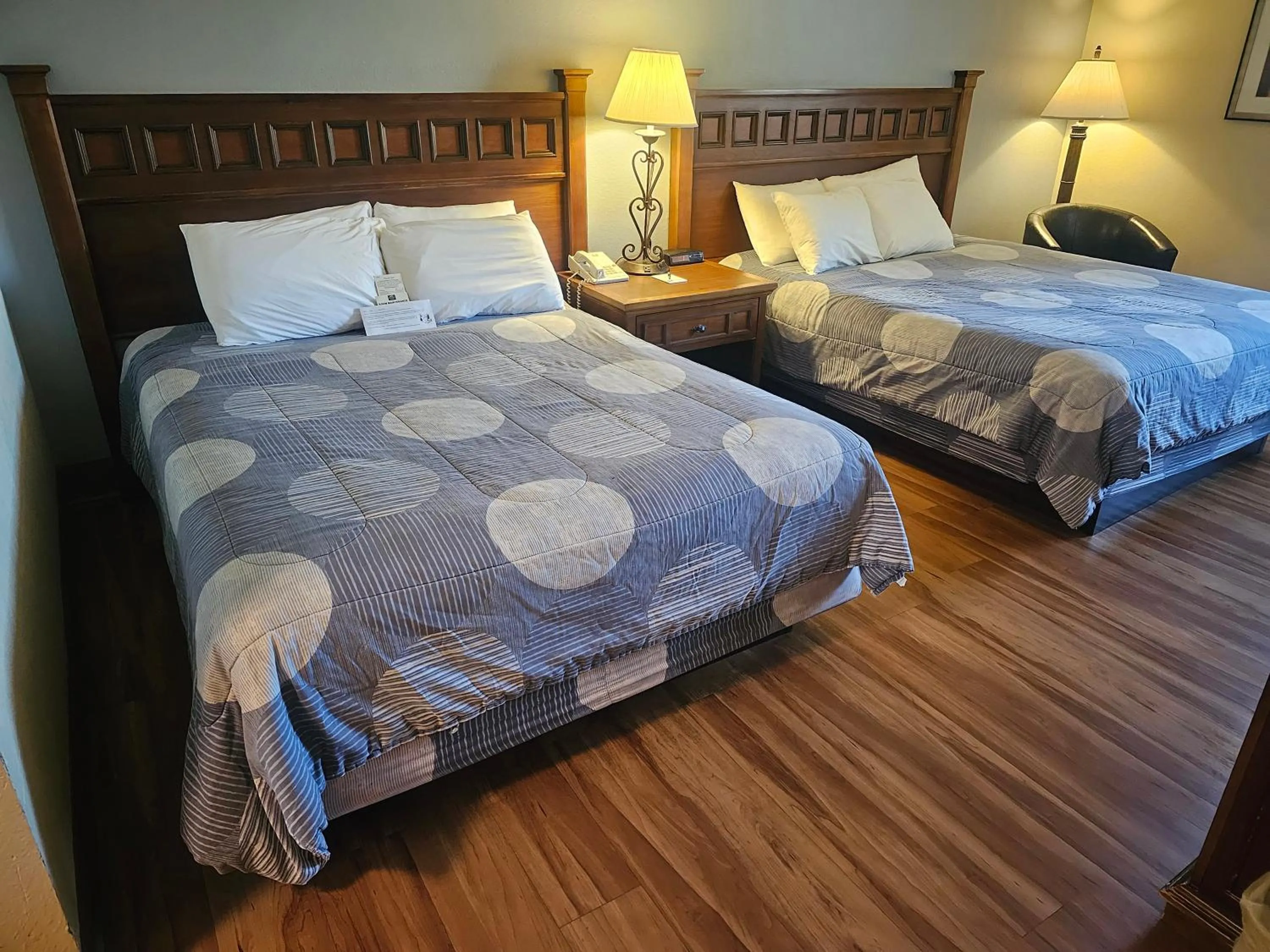 Bed in Broadway Inn Conference Center