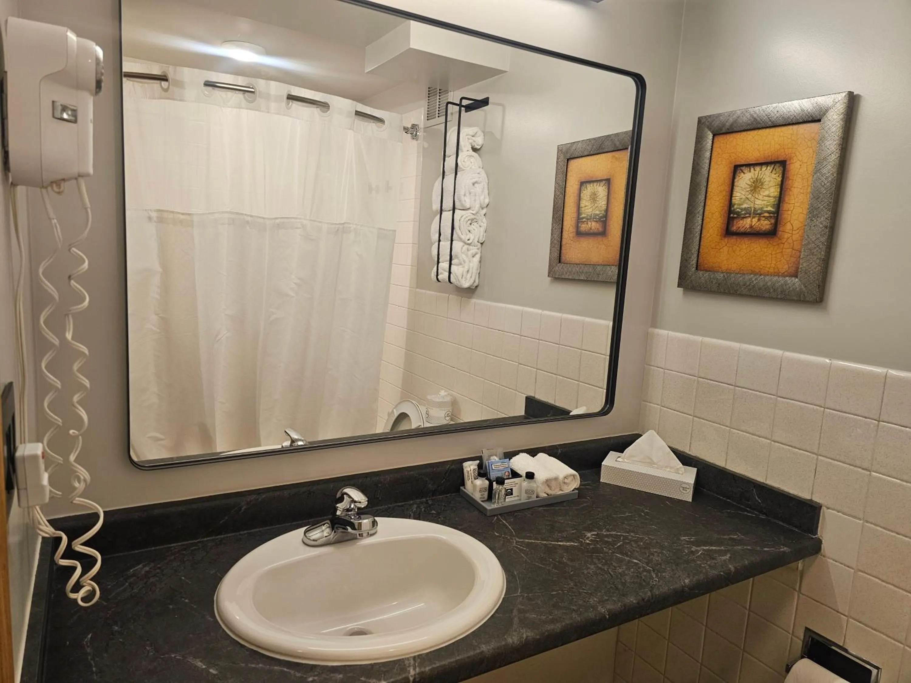 Bathroom in Broadway Inn Conference Center