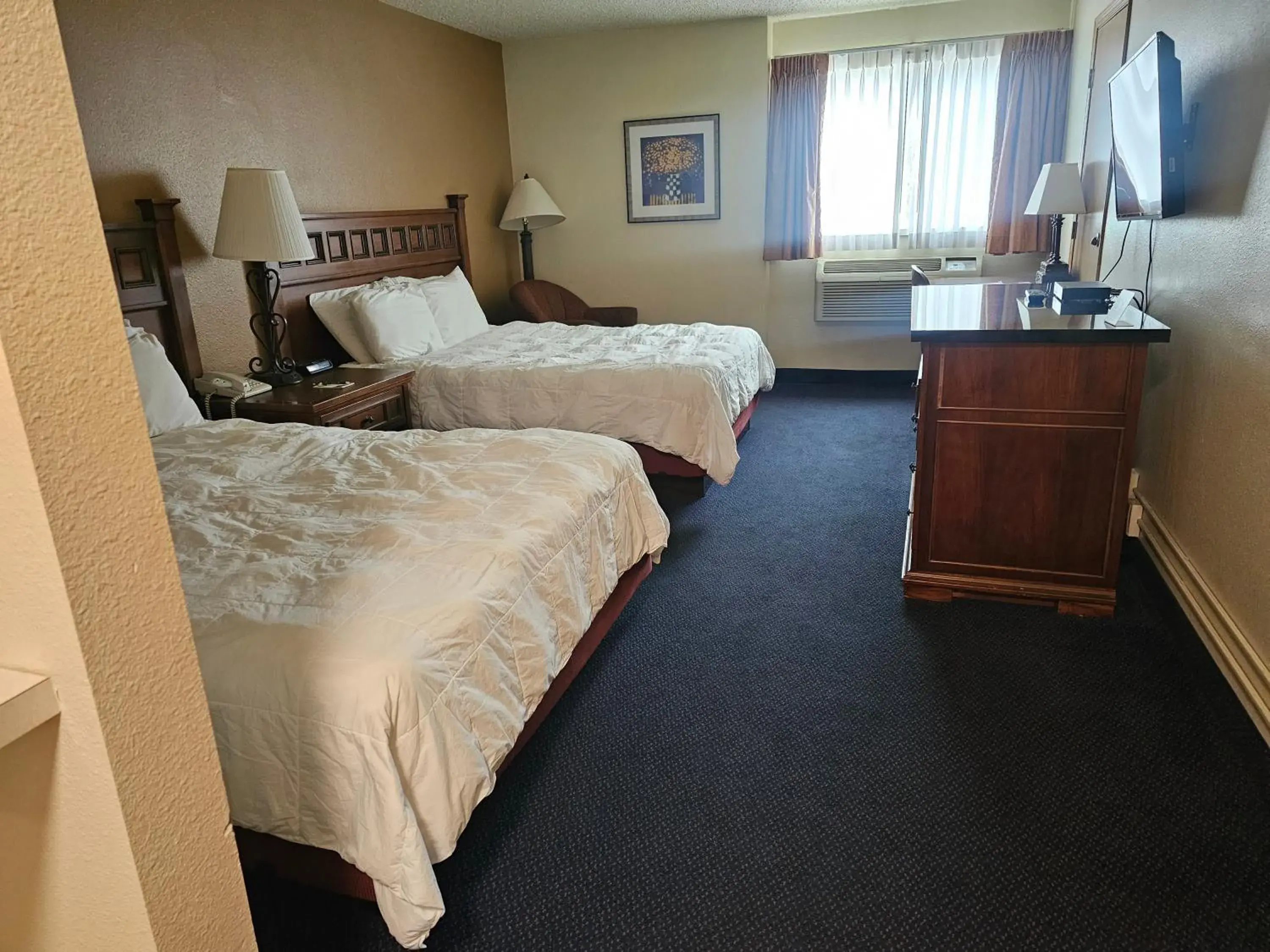 Standard Queen Room with Two Queen Beds in Broadway Inn Conference Center Standard Queen Room with Two Queen Beds in Broadway Inn Conference Center
