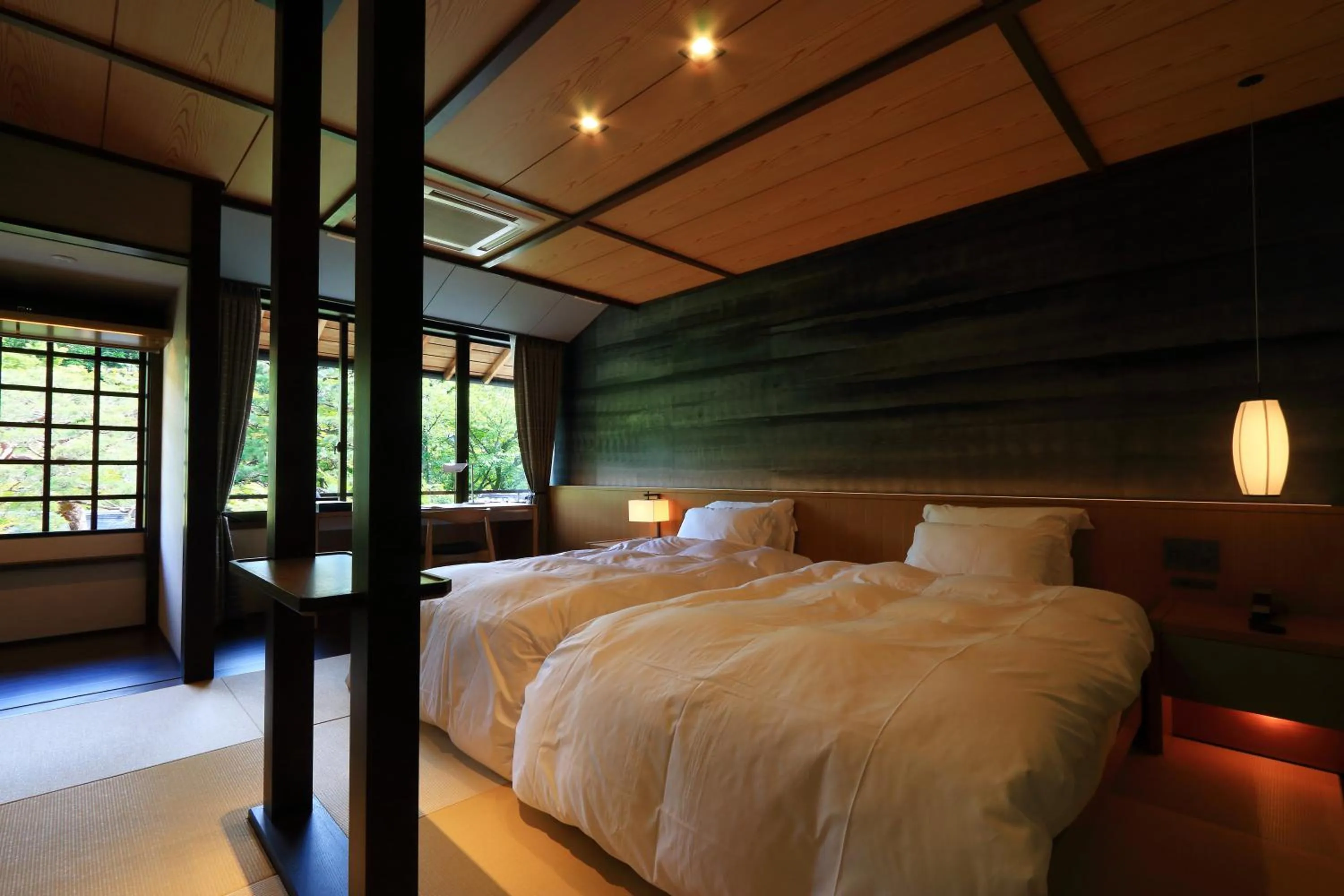 Photo of the whole room, Bed in Nanzenji sando KIKUSUI