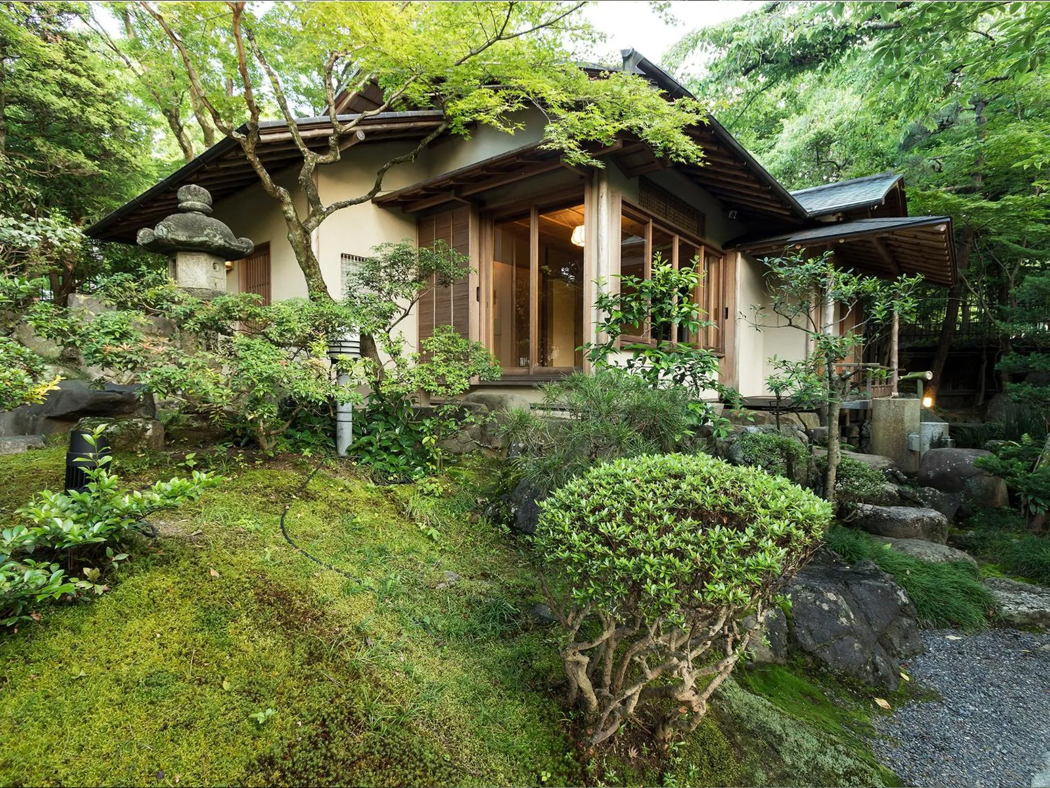 Property building in Nanzenji sando KIKUSUI
