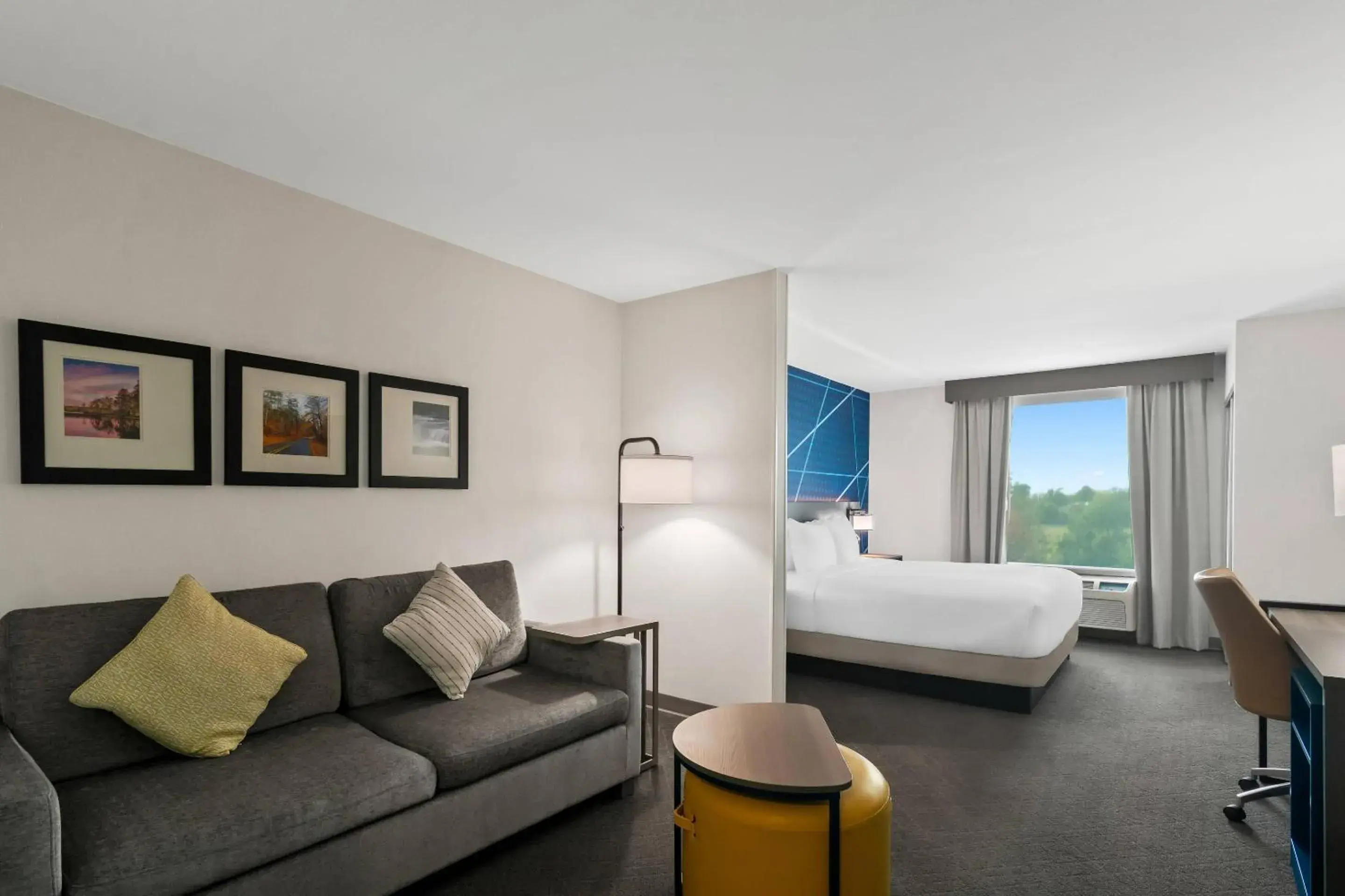 Bedroom, Bed in Comfort Suites Bentonville - Rogers Bedroom, Bed in Comfort Suites Bentonville - Rogers