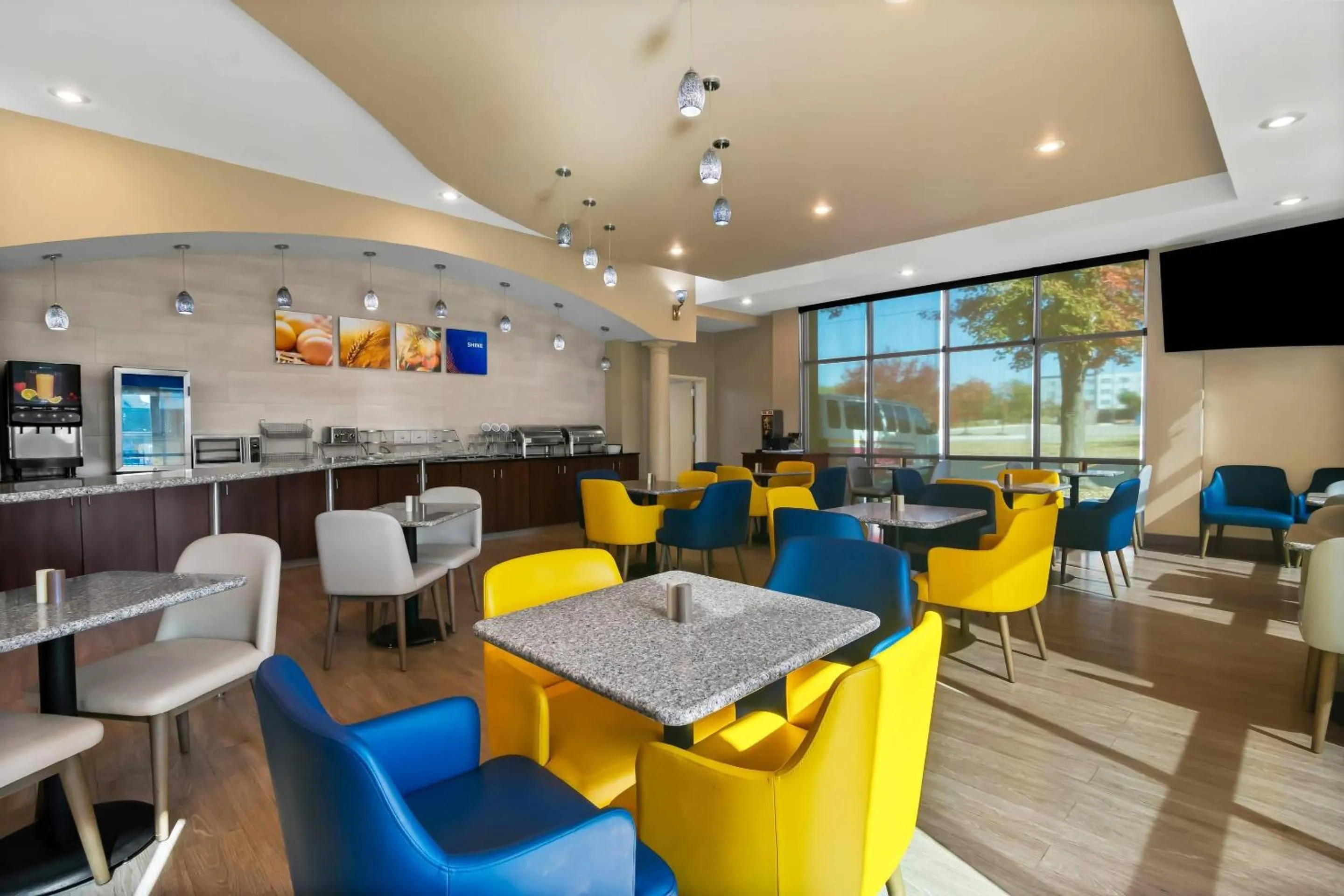 Breakfast in Comfort Suites Bentonville - Rogers