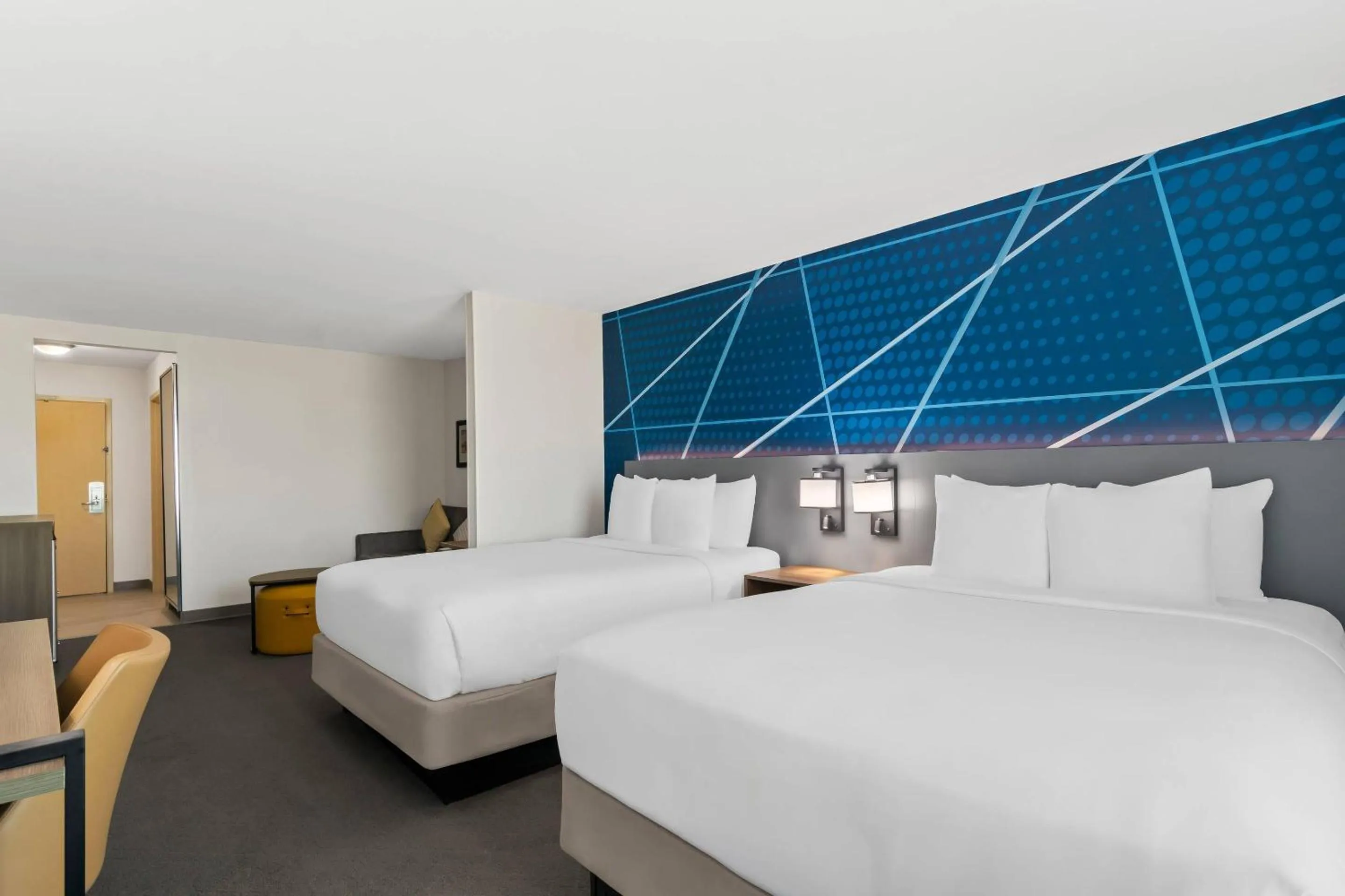 Bedroom, Bed in Comfort Suites Bentonville - Rogers