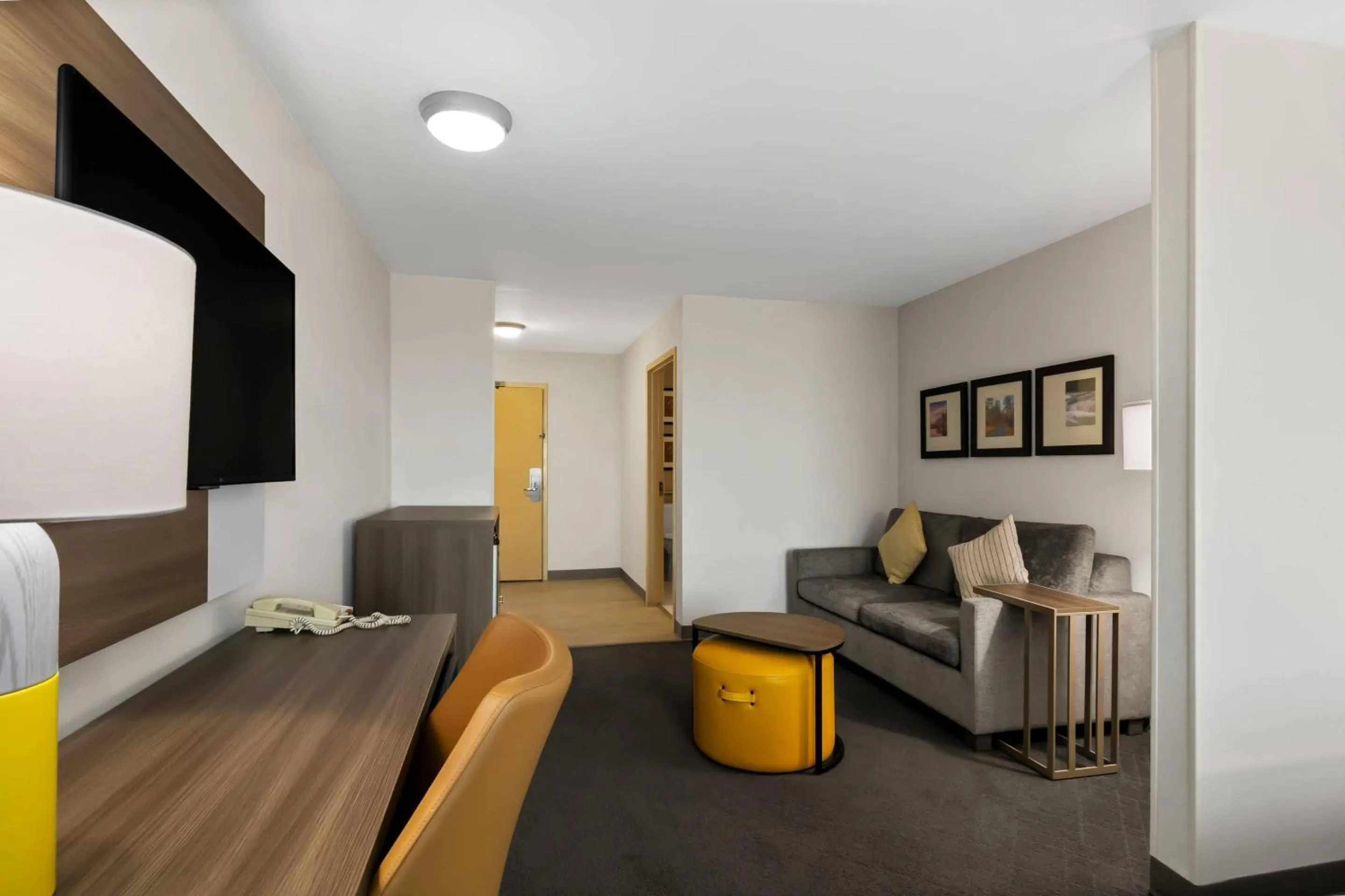 Bedroom in Comfort Suites Bentonville - Rogers