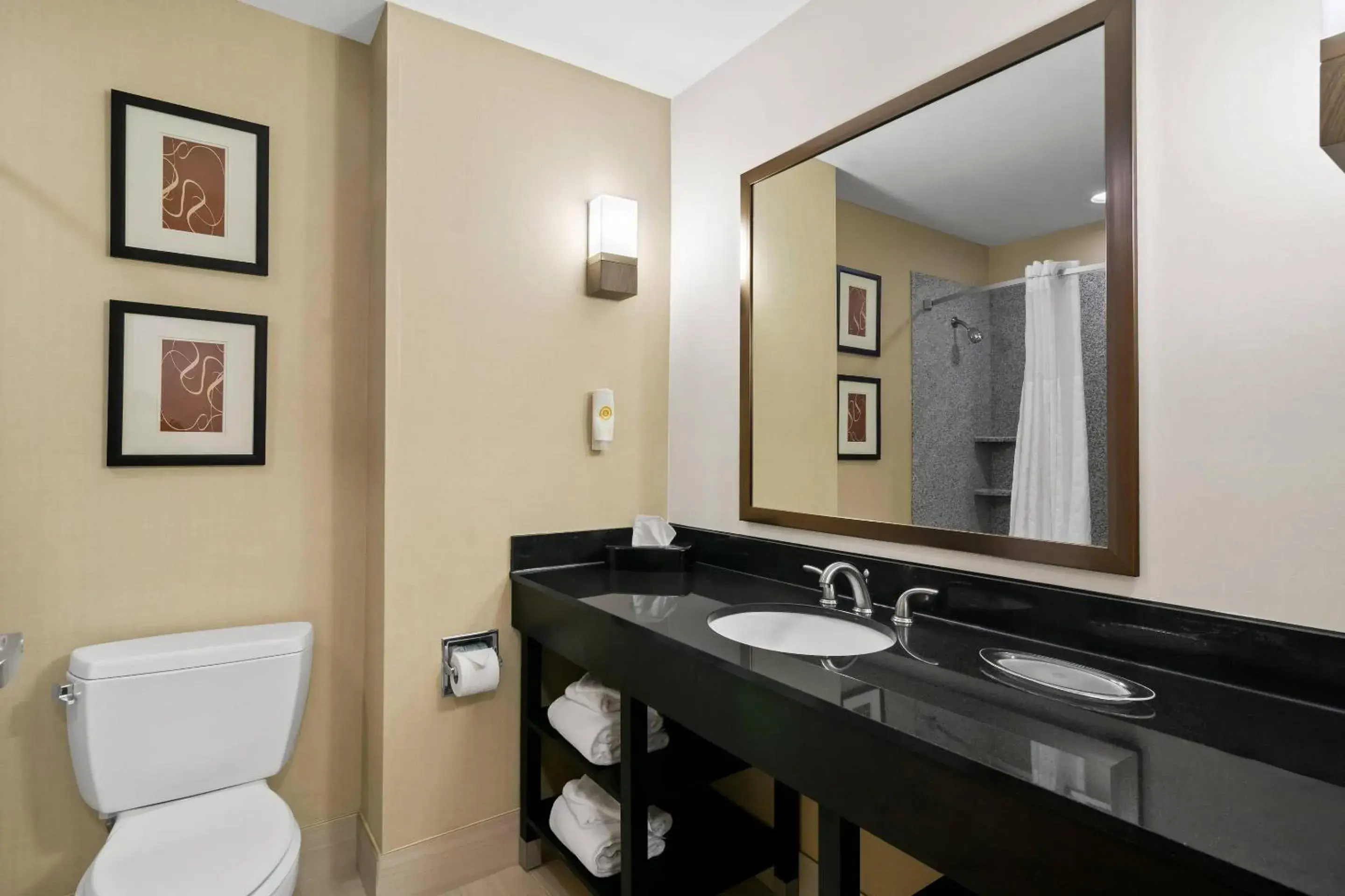 Bedroom in Comfort Suites Bentonville - Rogers Bedroom in Comfort Suites Bentonville - Rogers